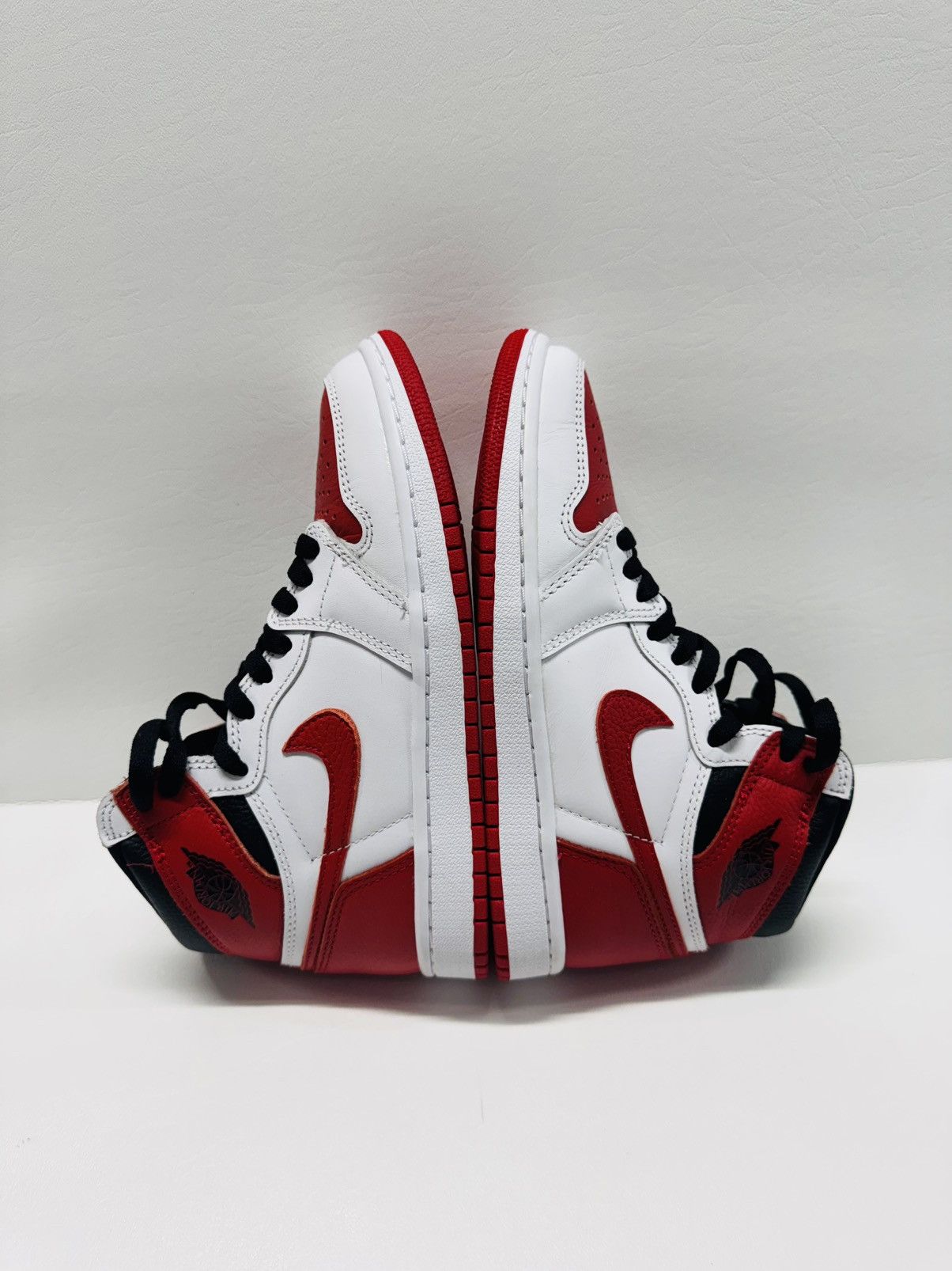 Jordan Brand Air Jordan 1 High OG White/University Red-Black Size US 5 / EU 37 - 2 Thumbnail