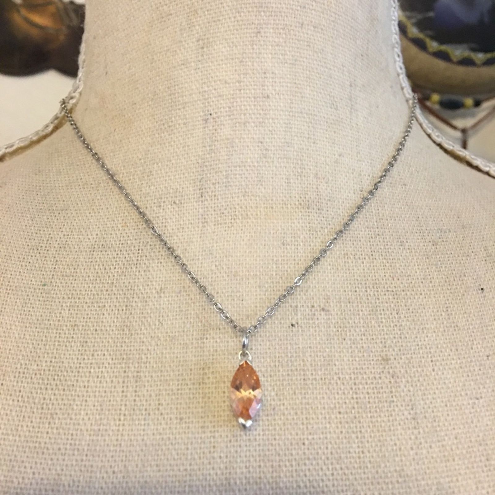 Vintage Vintage marquis cut golden stone pendant on chain Size ONE SIZE - 1 Thumbnail