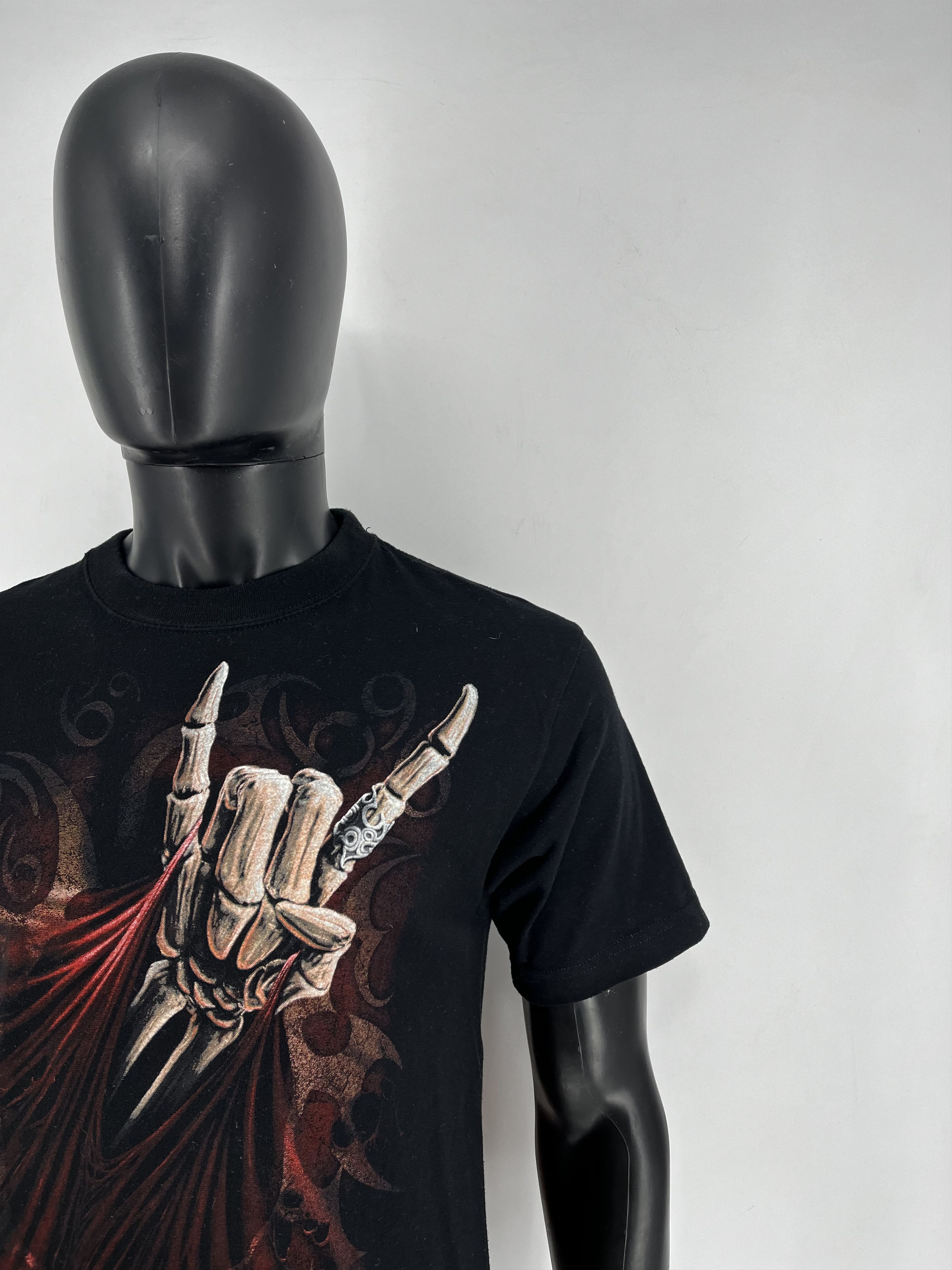 Band Tees VINTAGE GOTHIC SPIRAL SKULL Y2K GRUNGE PUNK ROCK Size US M / EU 48-50 / 2 - 7 Thumbnail