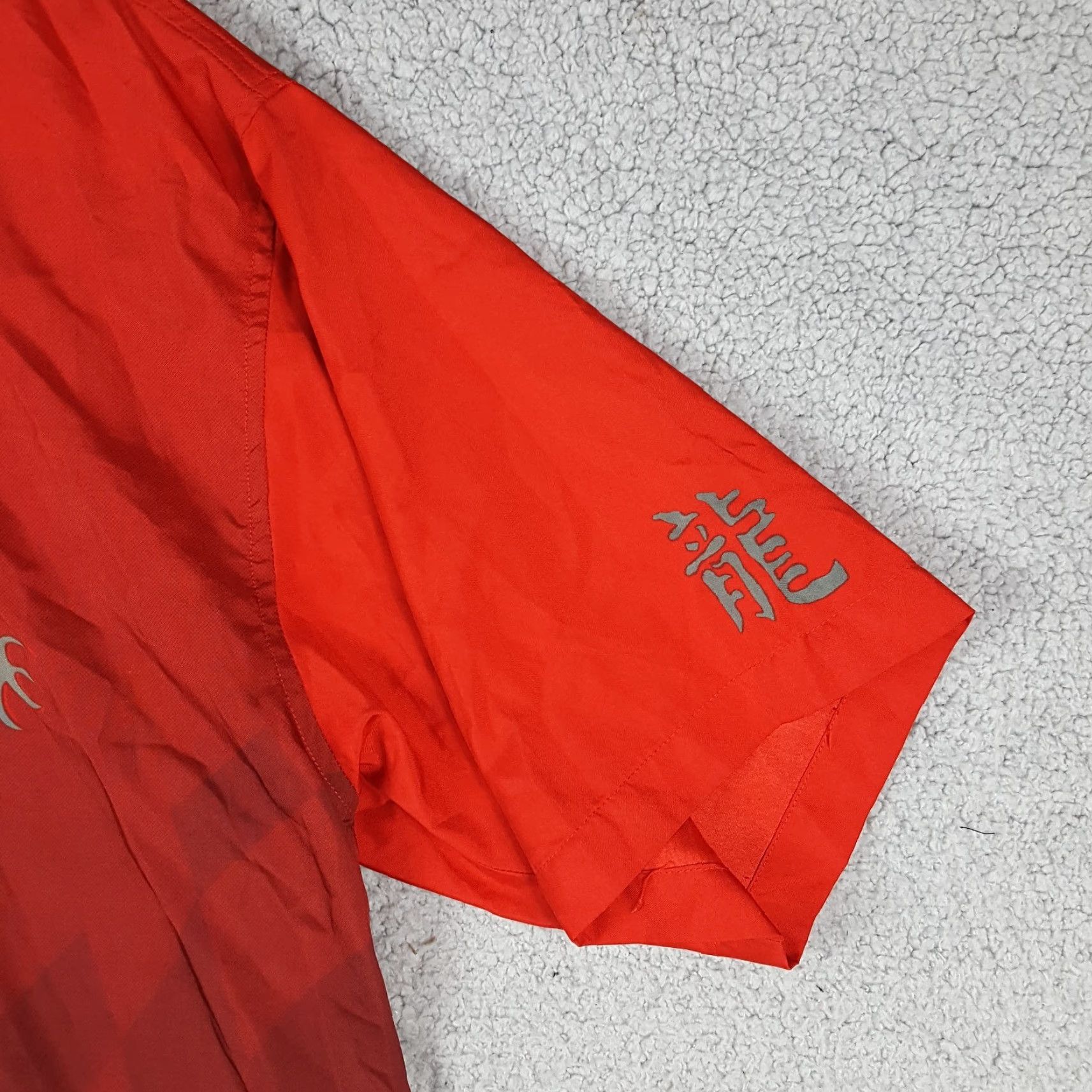 Vintage VINTAGE No Boundaries Y2K Chinese Dragon Button-Up Mens Size L Collared Shirt Polyester Red Shirt Size US L / EU 52-54 / 3 - 4 Thumbnail