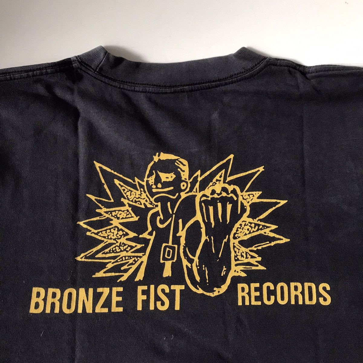 Band Tees × Vintage SKINHEAD VS PSYCHOBILLY Bronze fist Record t shirt tee black Size US M / EU 48-50 / 2 - 4 Thumbnail