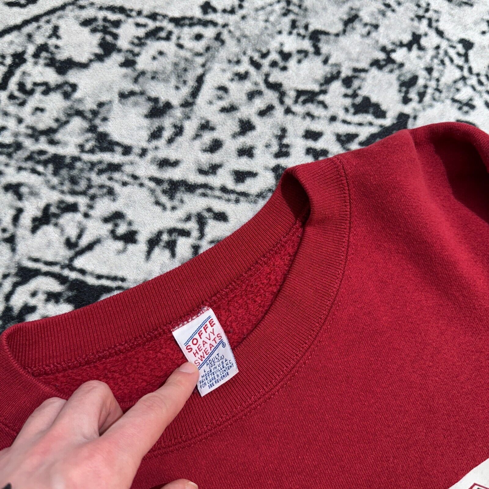 Vintage Vintage Unisex Red White Cotton Crewneck Size L Made in USA Size US L / EU 52-54 / 3 - 7 Thumbnail