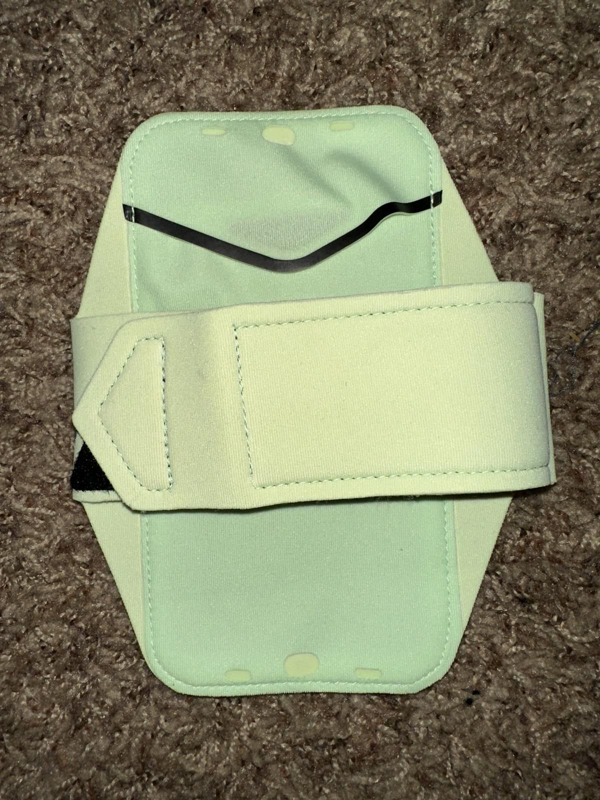 Nike Nike Lean Plus Armband Plus Light Neon Green Reflective Sample Size ONE SIZE - 3 Thumbnail