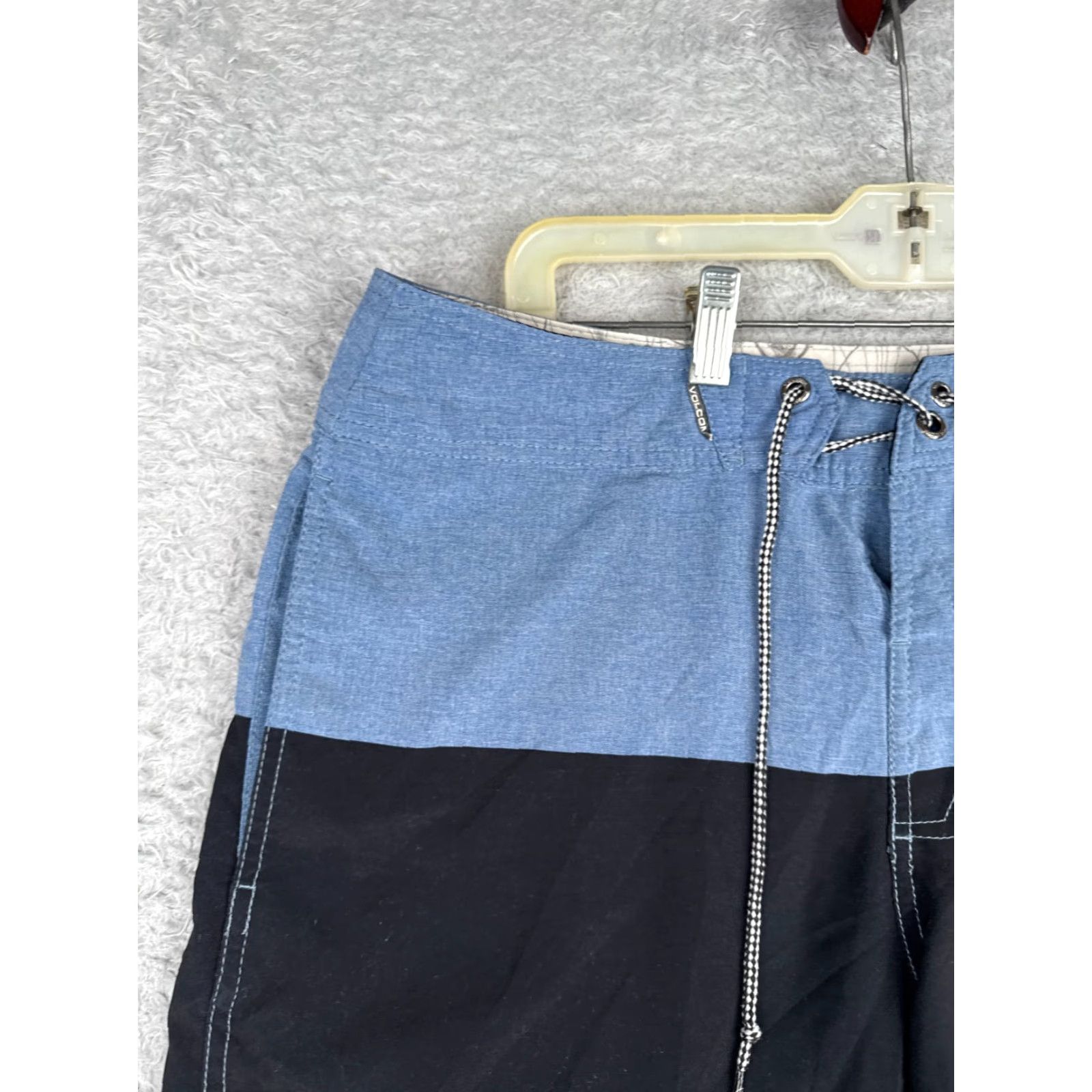 Volcom Volcom Swim Trunks Mens 33 Blue Black Stripe Board Shorts Beach Surf 33x10 Mens Men’s Beach Volcom Board Shorts 33 Blue Stripe Size US 33 - 4 Thumbnail