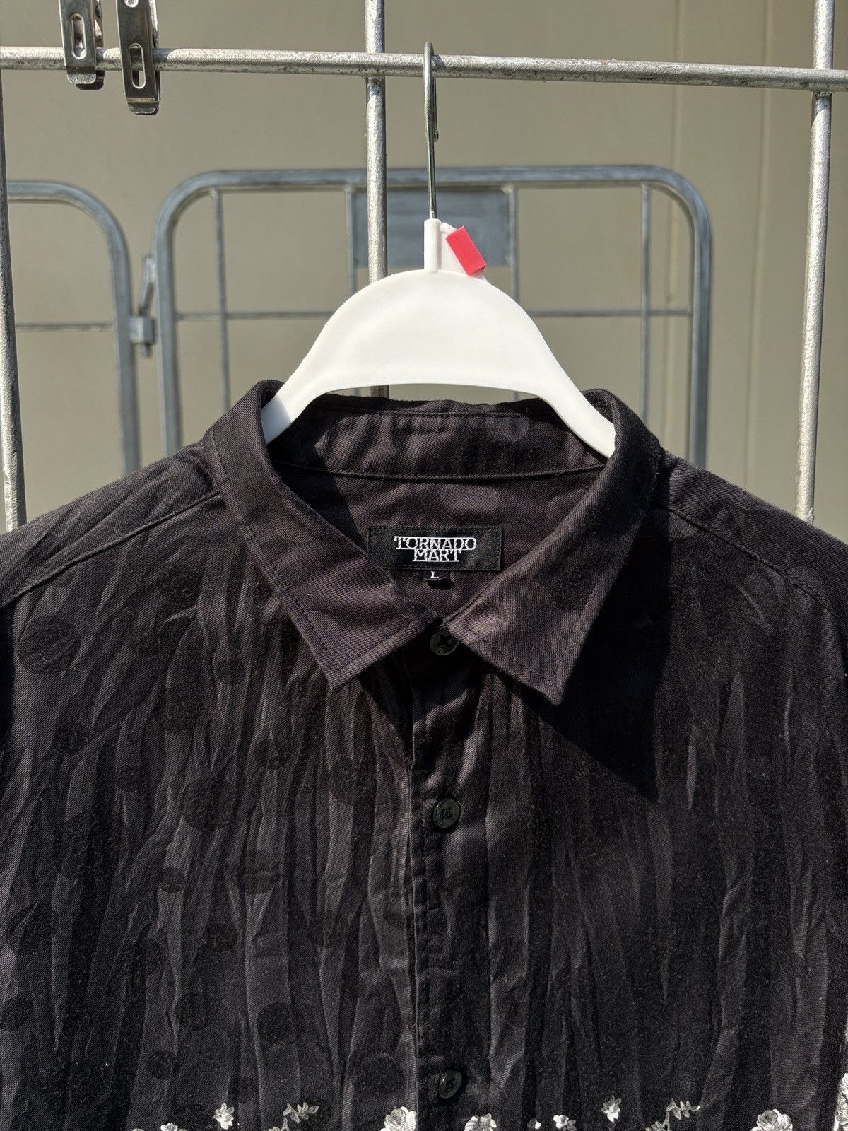 Tornado Mart Tornado Mart flowers printed black shirt Size US L / EU 52-54 / 3 - 2 Thumbnail