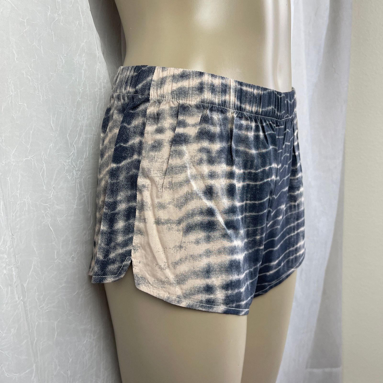 Forever 21 Taupe Charcoal Stripe Dye Dolphin Shorts Forever 21 XS NWT Size 23" - 2 Thumbnail