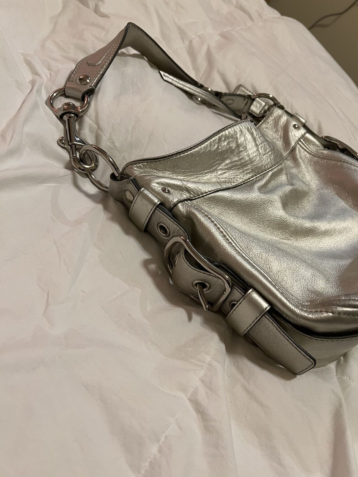 Coach × Vintage silver chrome slouchy coach shoulder bag Size ONE SIZE - 6 Thumbnail
