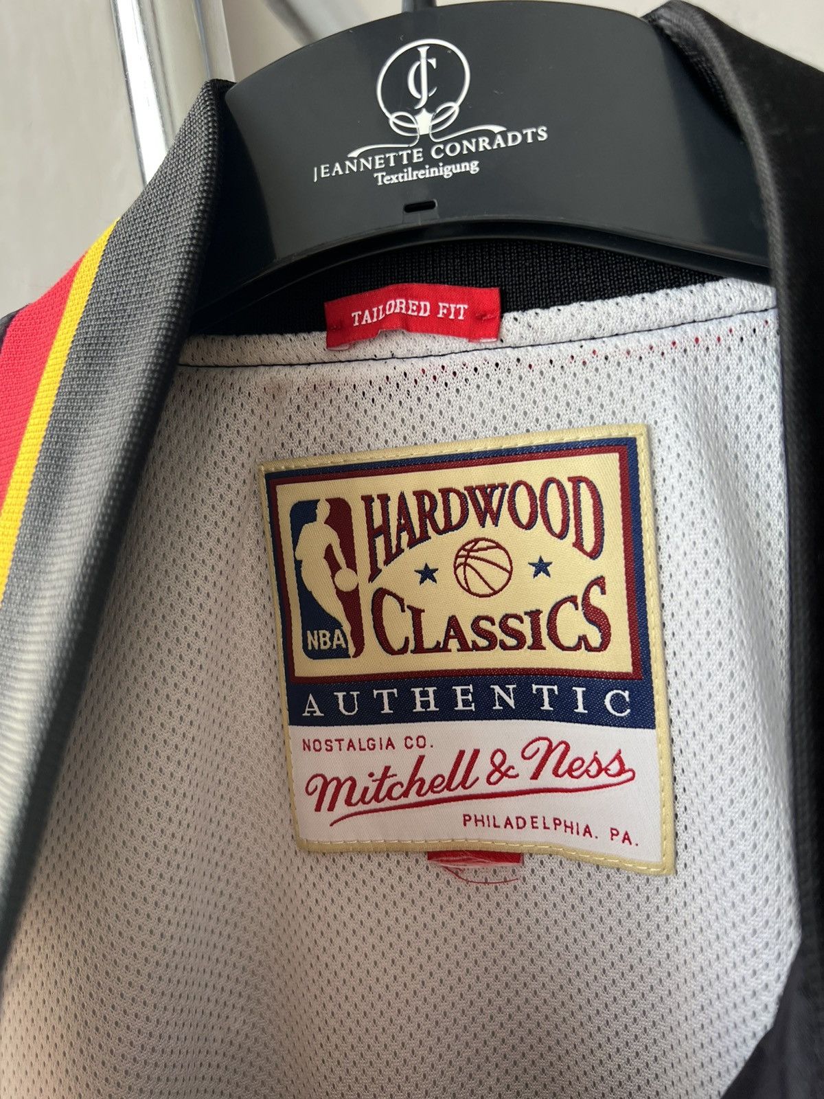 Mitchell & Ness RARE 1995/96 ATLANTA HAWKS MITCHELL&NESS NBA BOMBER JACKET L Size US L / EU 52-54 / 3 - 7 Thumbnail
