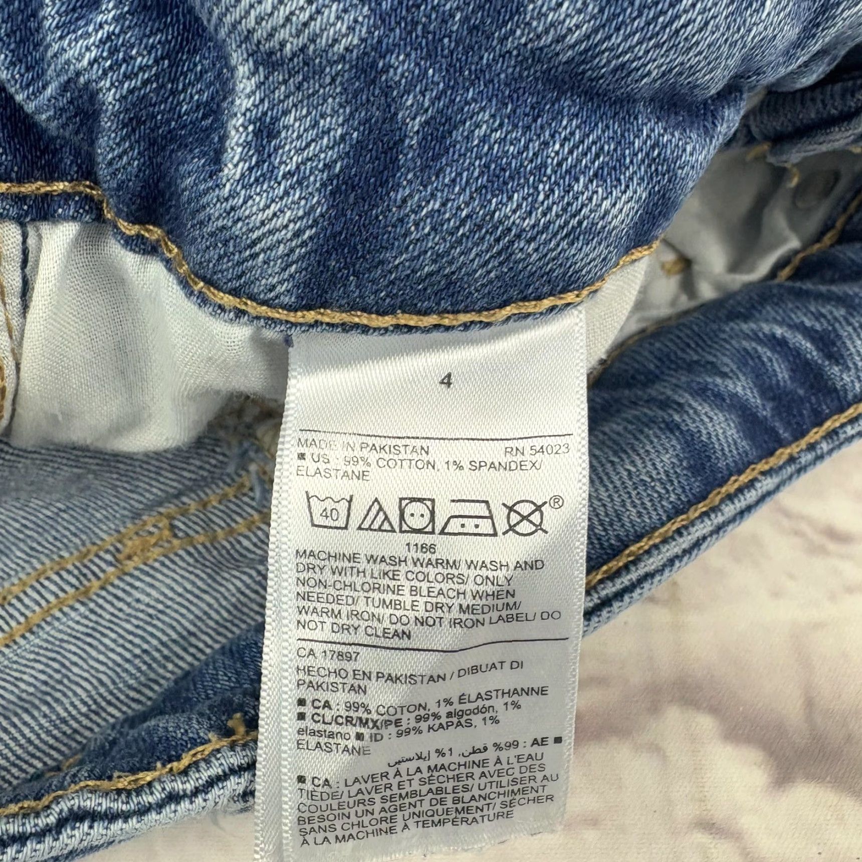 Old Navy Old Navy Jeans Womens 4 Straight Distressed Blue Medium Wash Denim 27x26 Secret Slim Pockets Mid Rise 8.5-10.5in Zip Fly Womens Size 27" / US 4 / IT 40 - 5 Thumbnail