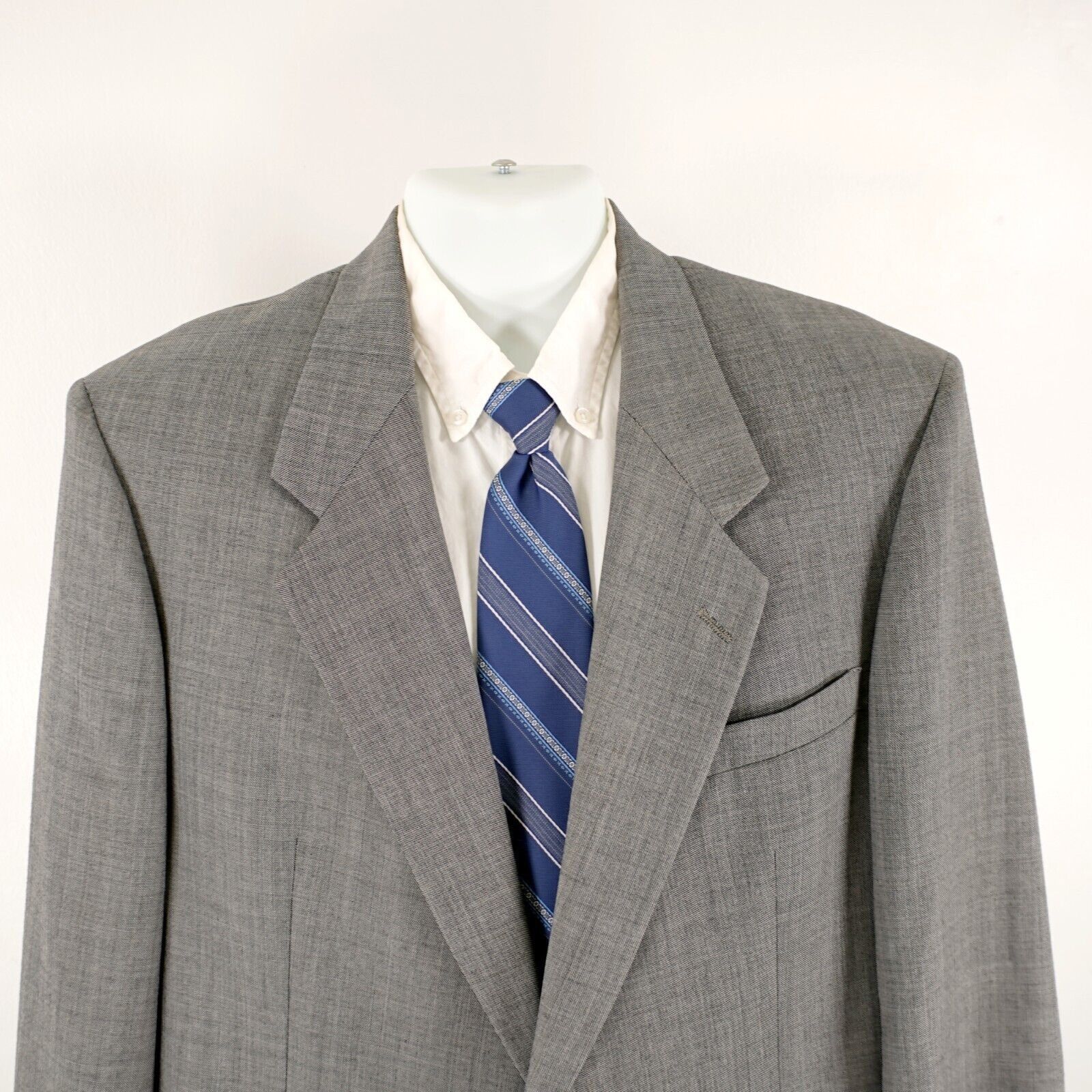 Hart Schaffner Marx Hart Schaffner Marx Heritage Plus Wool Gray Sharkskin 2 Butt Size 44L - 1 Thumbnail