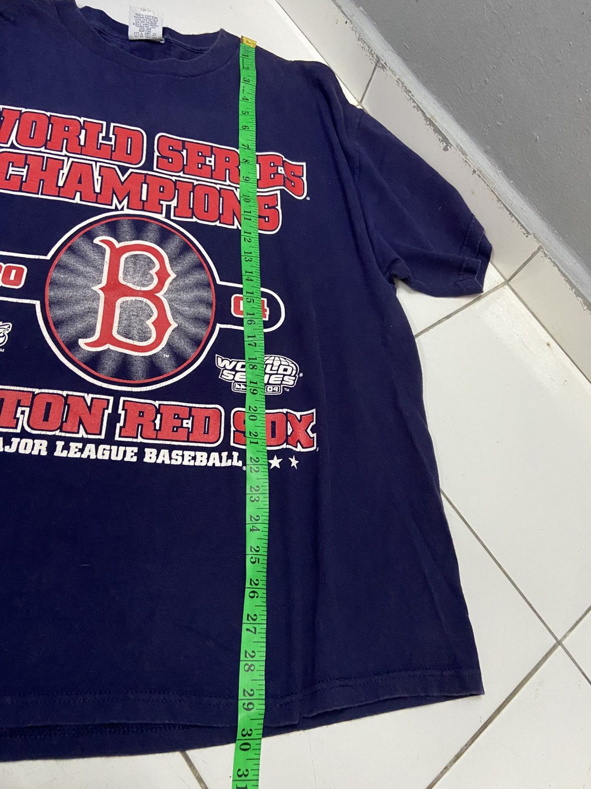 MLB VINTAGE BOSTON RED SOX 2004 WORLD CHAMPIONS TEE SHIRT Size US XL / EU 56 / 4 - 11 Thumbnail