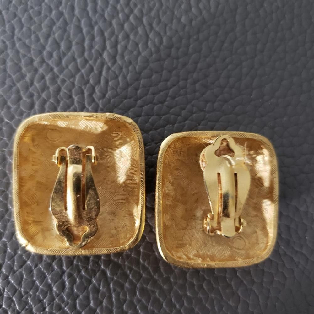 Designer Vintage Gold tone Square Domed Clip Earrings Size ONE SIZE - 3 Thumbnail