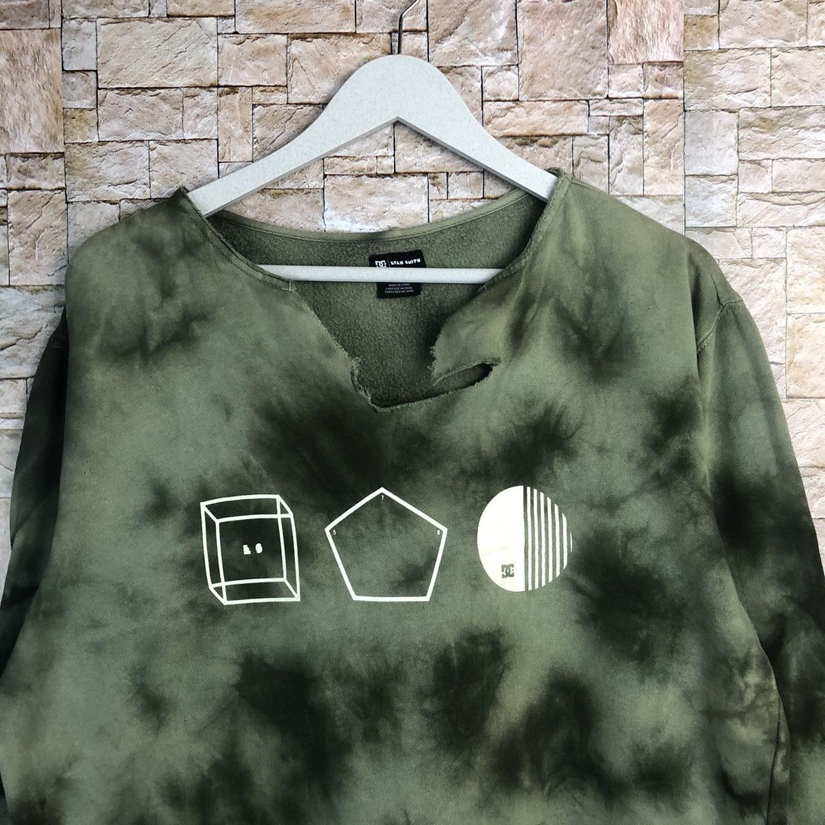 DC DC X Evan Smith Green ripped acid wash Sweatshirt #A187 Size US M / EU 48-50 / 2 - 5 Thumbnail
