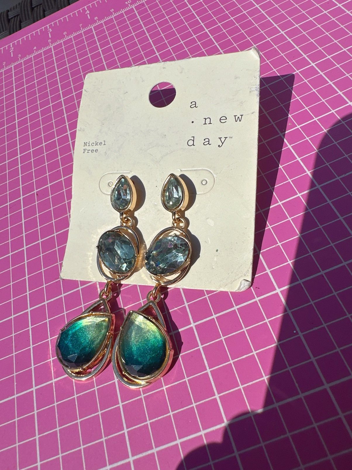 Designer A new day earrings green white gradient teardrops gold tone Size ONE SIZE - 2 Thumbnail