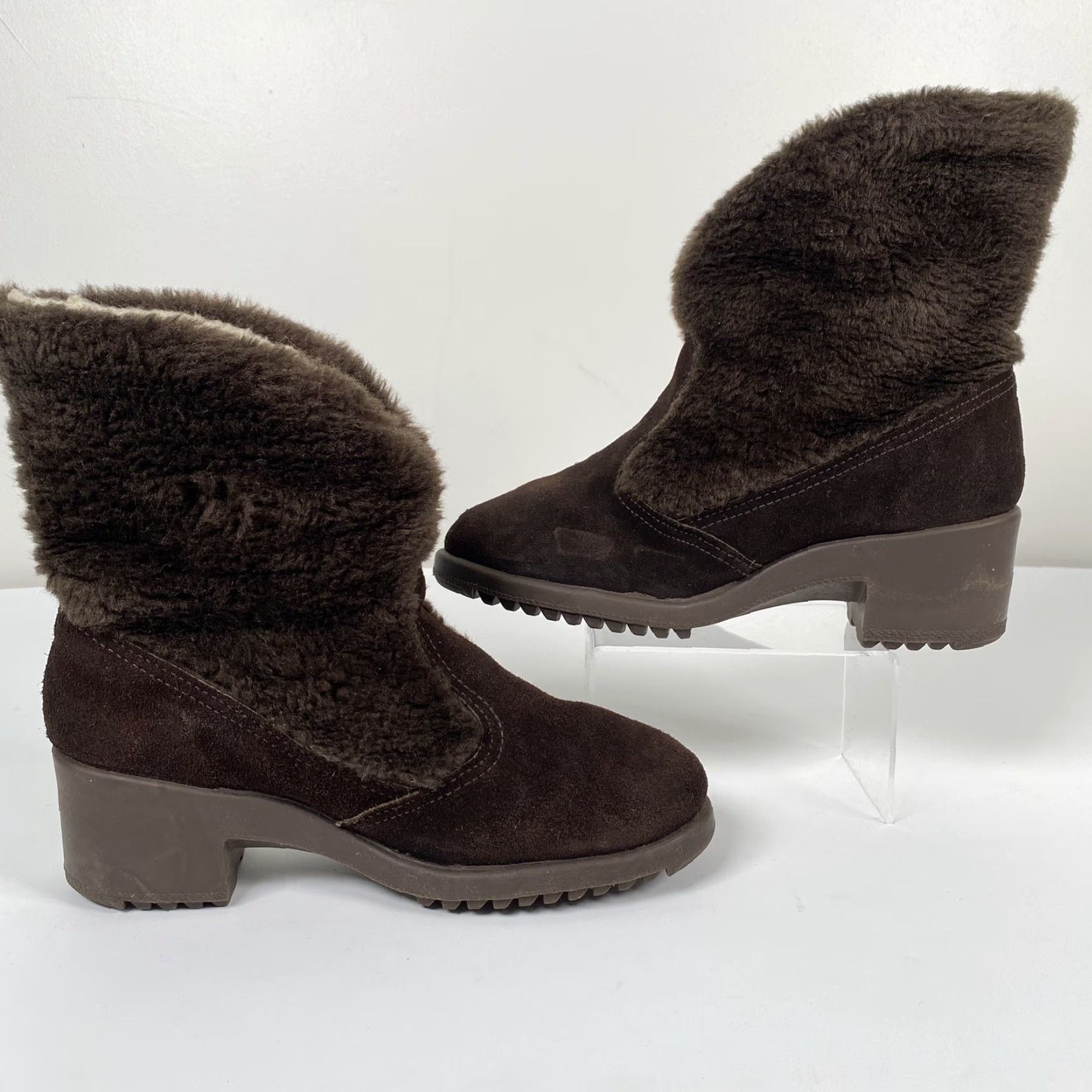 Vintage Yodelers VINTAGE Brown Suede Faux Lined Boots Women’s Size 6 Winter Casual Women; Slip On Flat Rubber Outsole Snow Boot Size US 6 / IT 36 - 4 Thumbnail