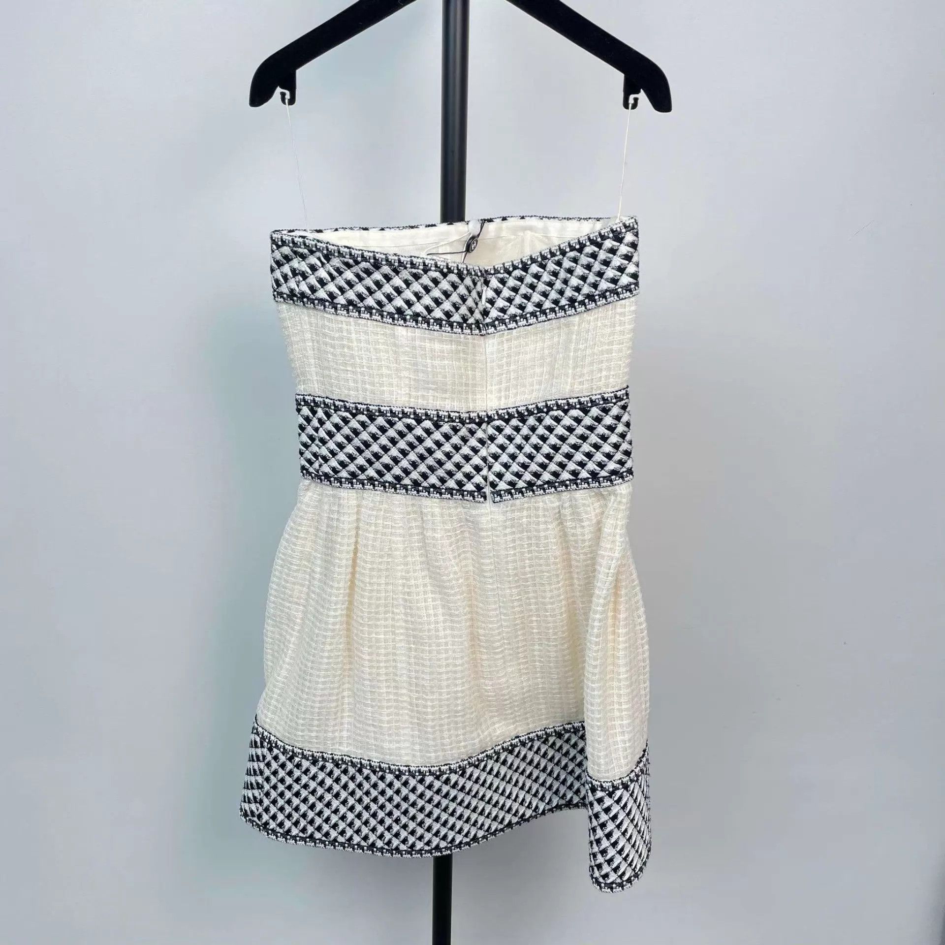 Chanel Chanel Tweed Sleeveless Dress 38 White Color-Blocked Size S / US 4 / IT 40 - 2 Thumbnail