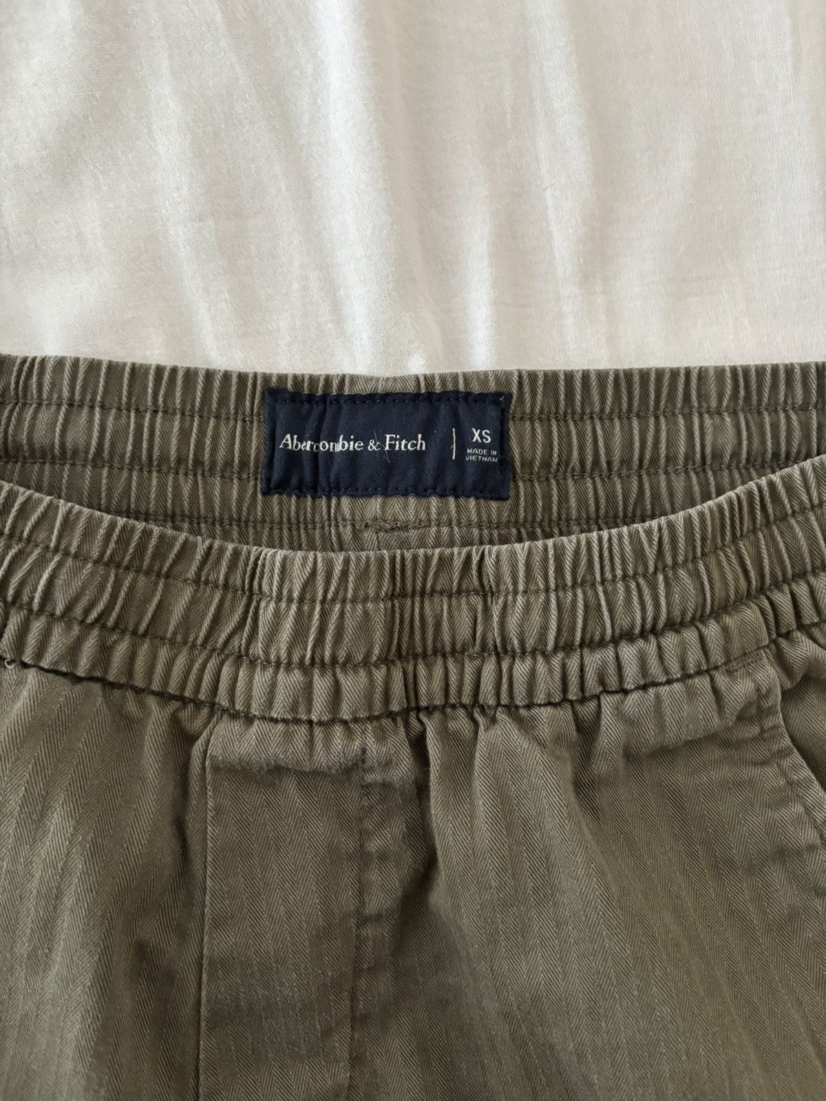 Abercrombie & Fitch Abercrombie & Fitch Pull-On Herringbone Trouser Olive XS Men Size US 26 / EU 42 - 2 Thumbnail