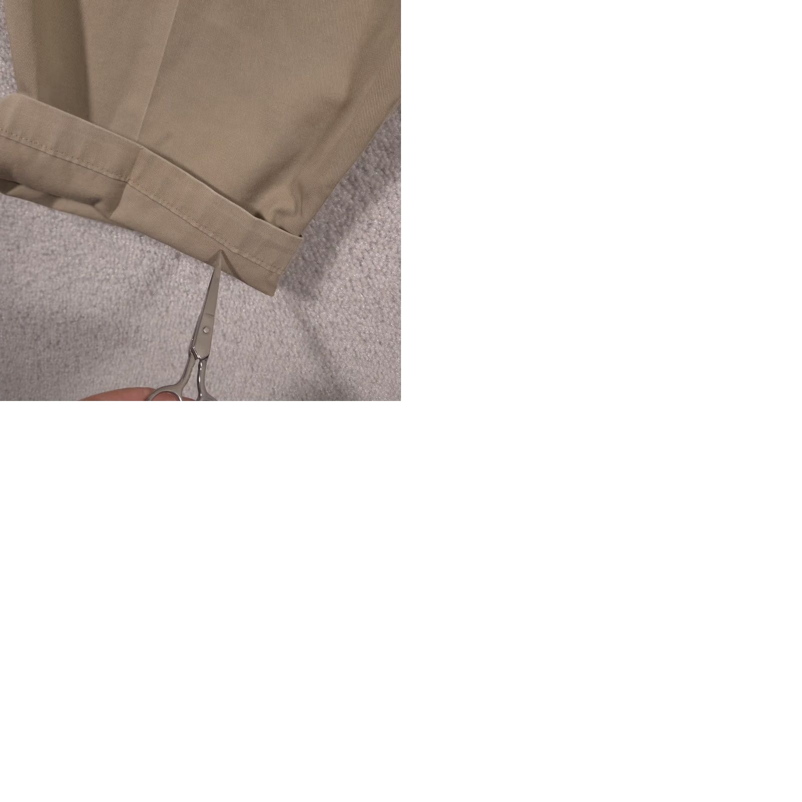 Lee Lee Khakis Pants Mens 38x29 Beige Custom Fit Relaxed Pleated Chino Straight Pants Mens Beige 38x29 Slit? Size US 38 / EU 54 - 9 Thumbnail