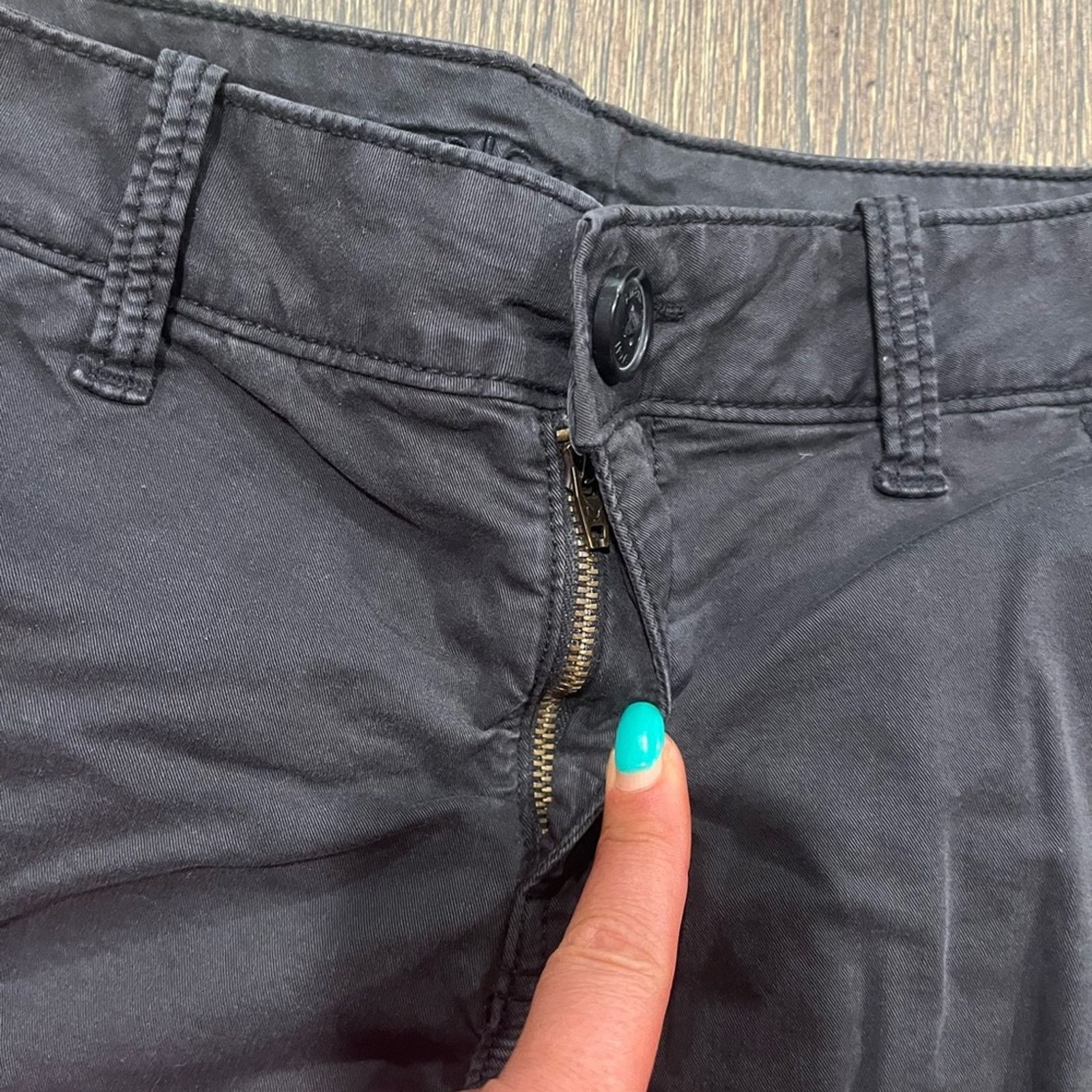 American Eagle Outfitters American Eagle Womens Chino Shorts Cotton Blend Black Size 4 Size 27" / US 4 / IT 40 - 6 Thumbnail