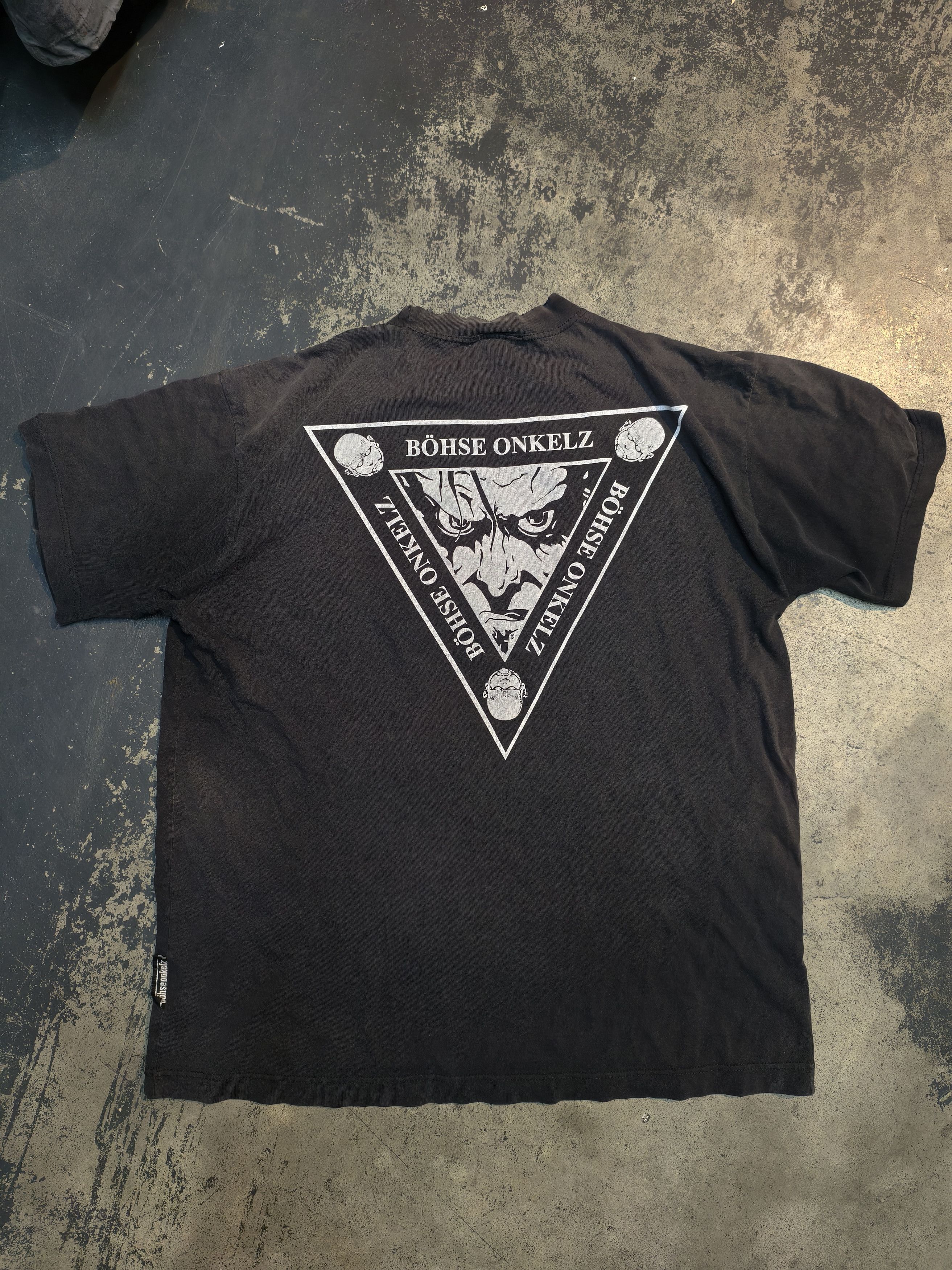 Band Tees Distressed Böhse Onkelz rock band Size US L / EU 52-54 / 3 - 1 Thumbnail