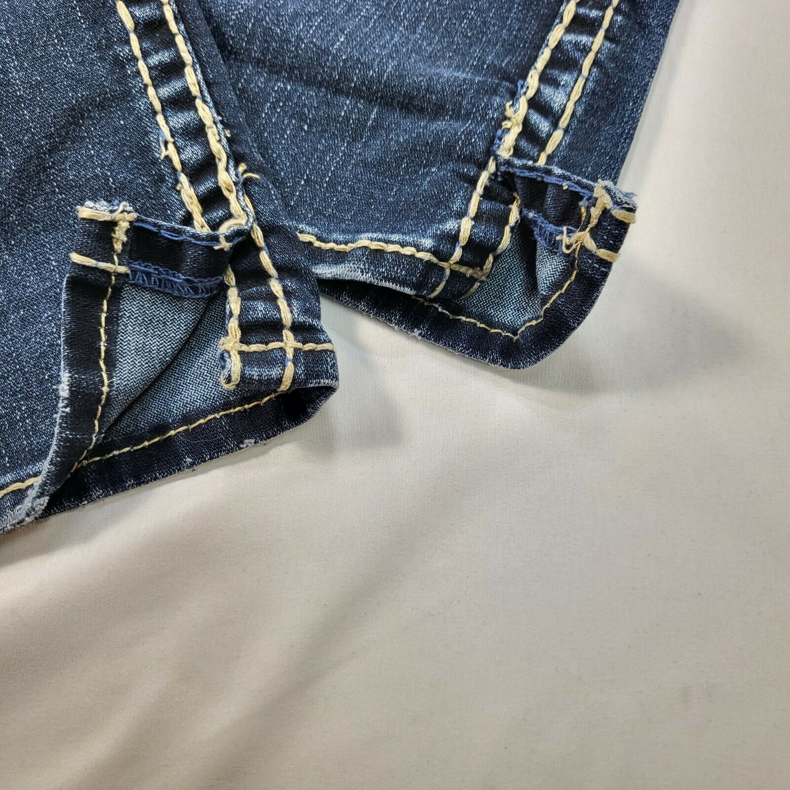 Other Silver McKenzie Slim Bootcut Medium Wash Women Size 26x30 Size 28" / US 6 / IT 42 - 8 Thumbnail