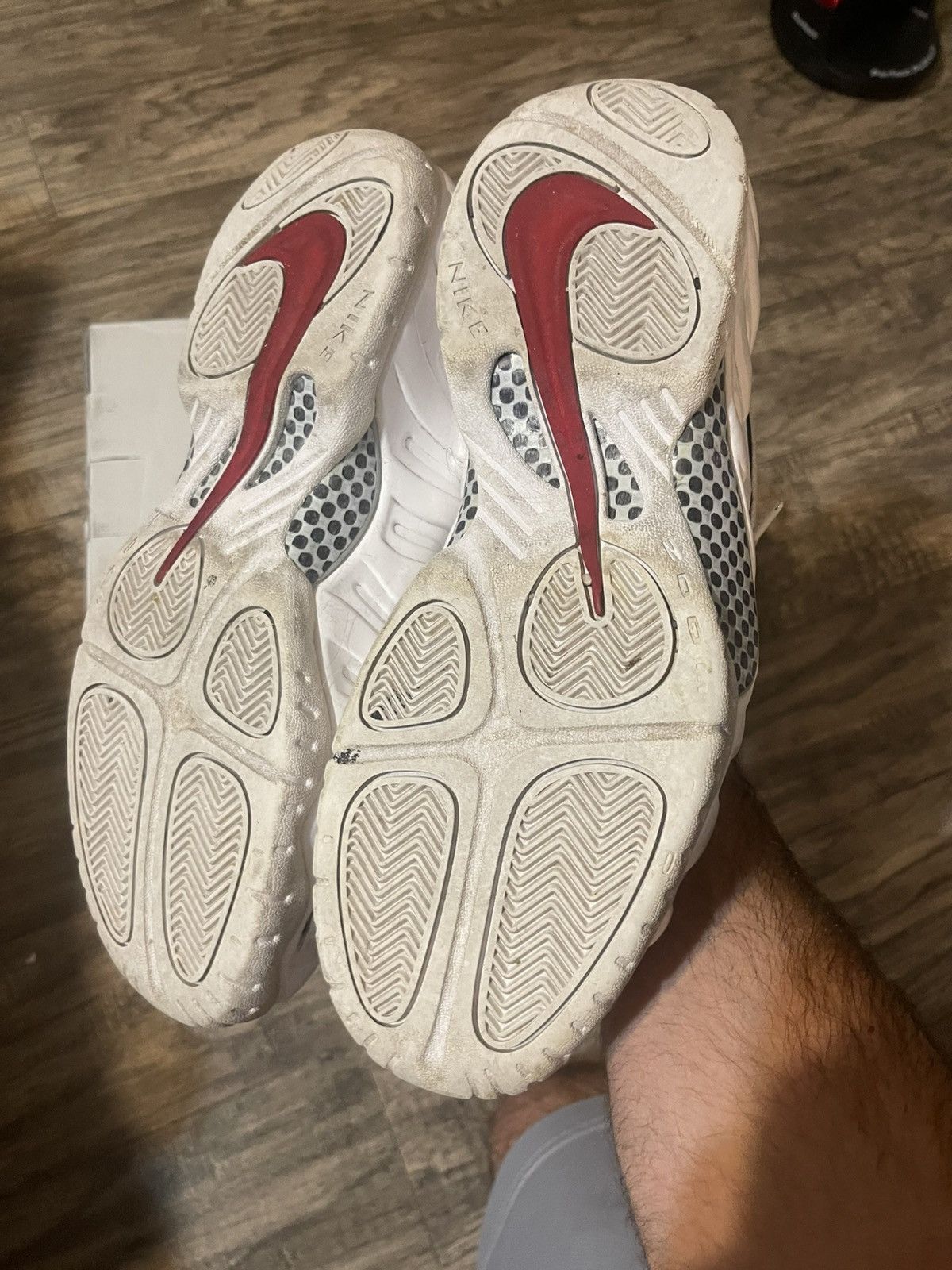 Nike White and red nike foamposite Size US 12 / EU 45 - 6 Thumbnail