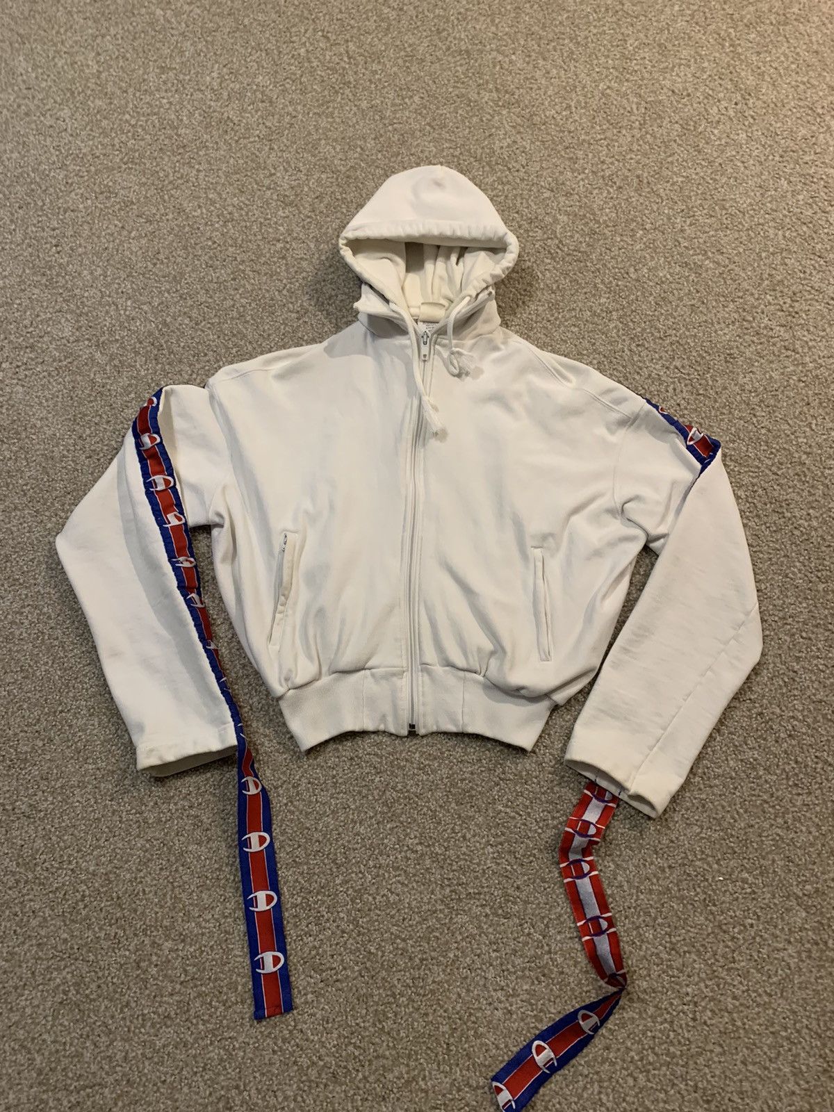 Vetements champion outlet in progress hoodie