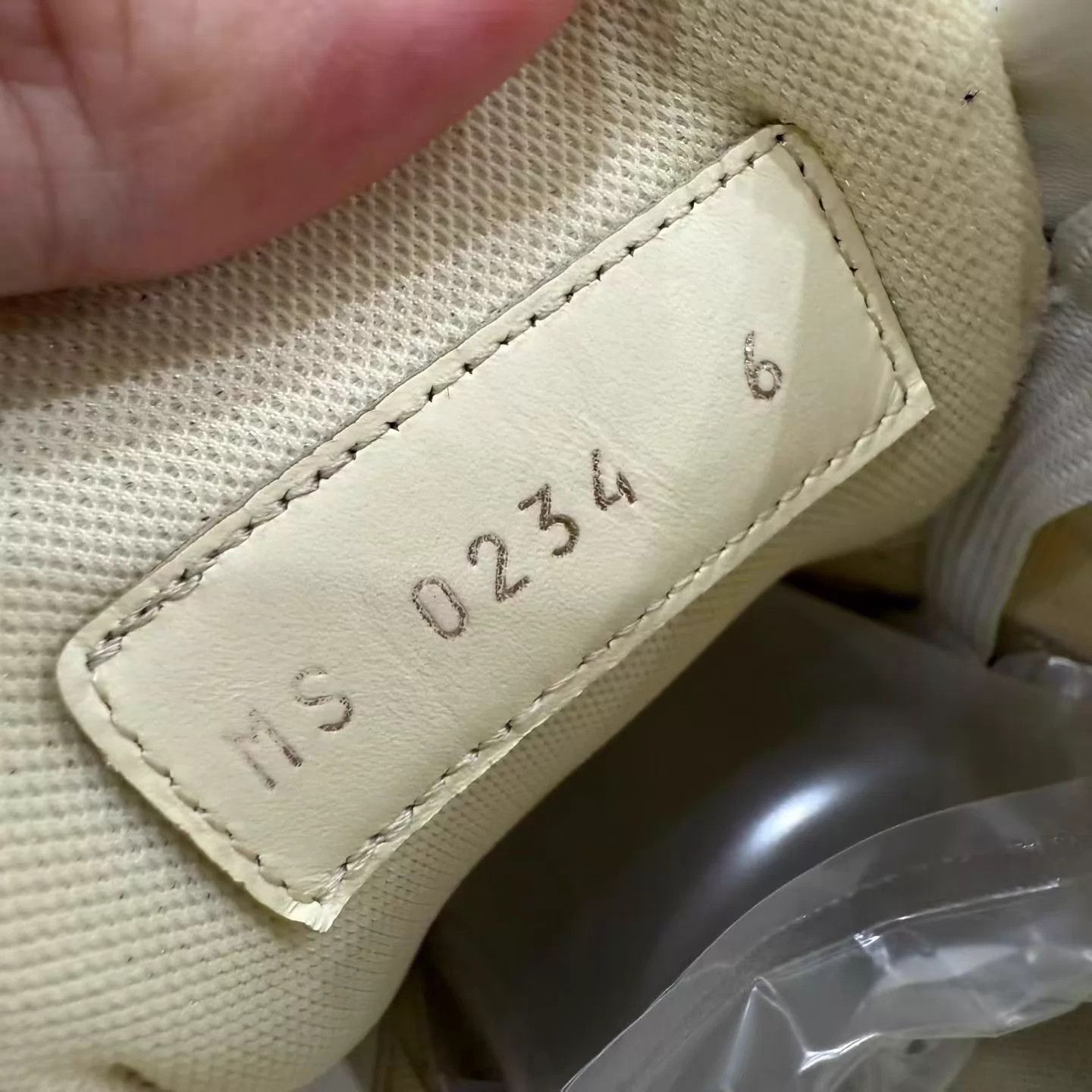 Louis Vuitton LOUIS VUITTON LV Trainer Tan & Beige 40 Near New Size US 7 / EU 40 - 7 Thumbnail