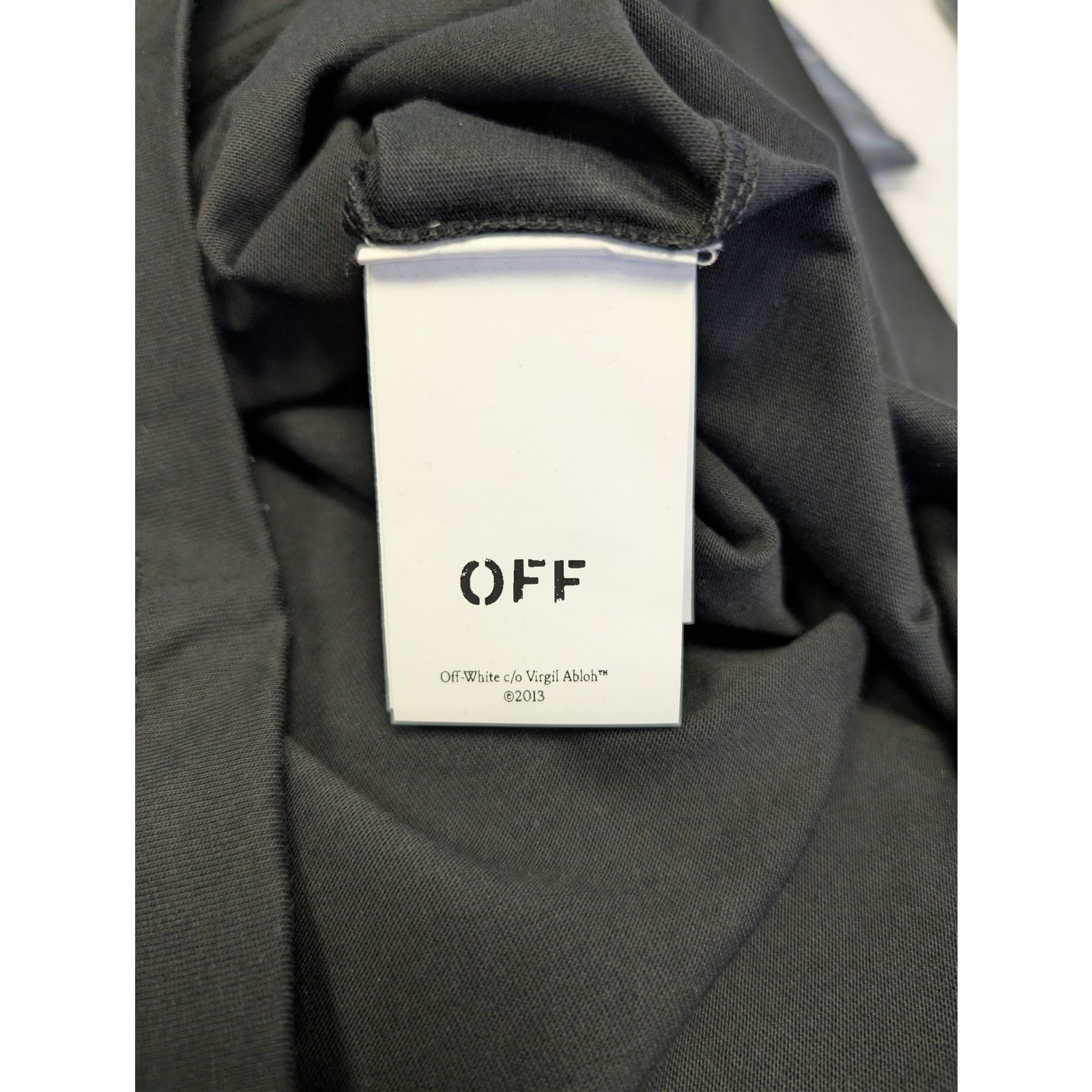 Off-White o1rshd1 Spray Can Arrow Slim S/S T-Shirt in Black Size US XL / EU 56 / 4 - 17 Thumbnail