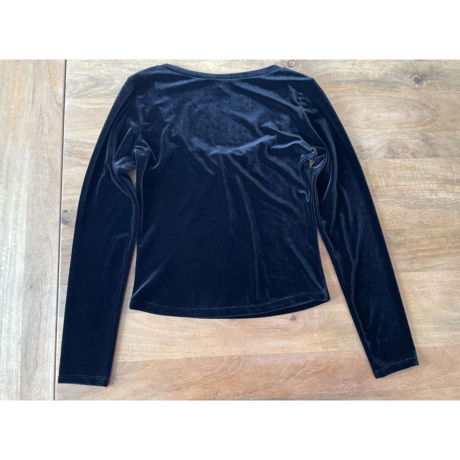 Vintage Only Hearts Black Velour Scoop Neck Long Sleeve Crop Top Women M Velour USA Slim Casual Party/Cocktail Shirt Blouse Size M / US 6-8 / IT 42-44 - 2 Thumbnail