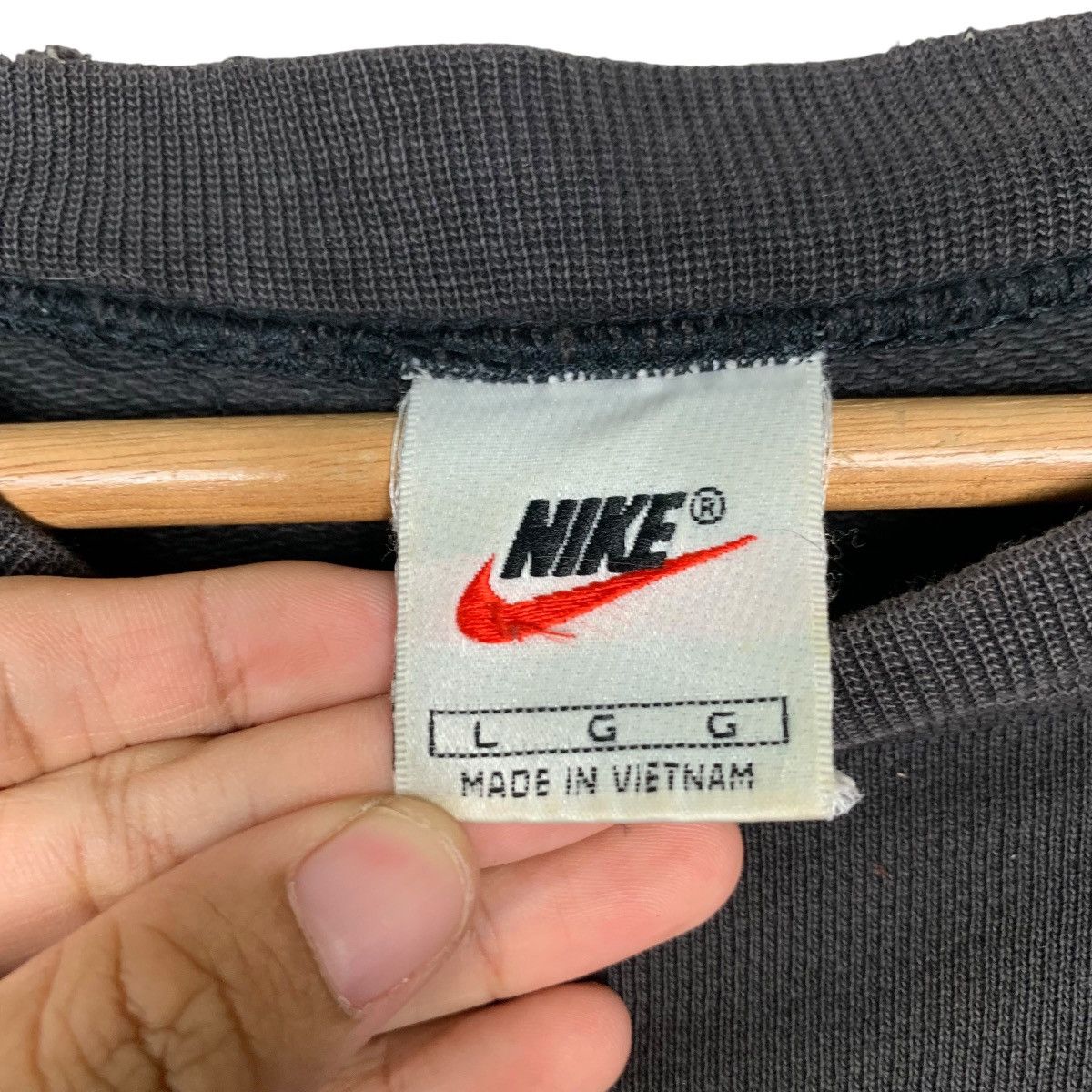Nike Trashed NIKE Silver Tag Small Swoosh Logo Sweater #1535-C69 Size US L / EU 52-54 / 3 - 11 Thumbnail