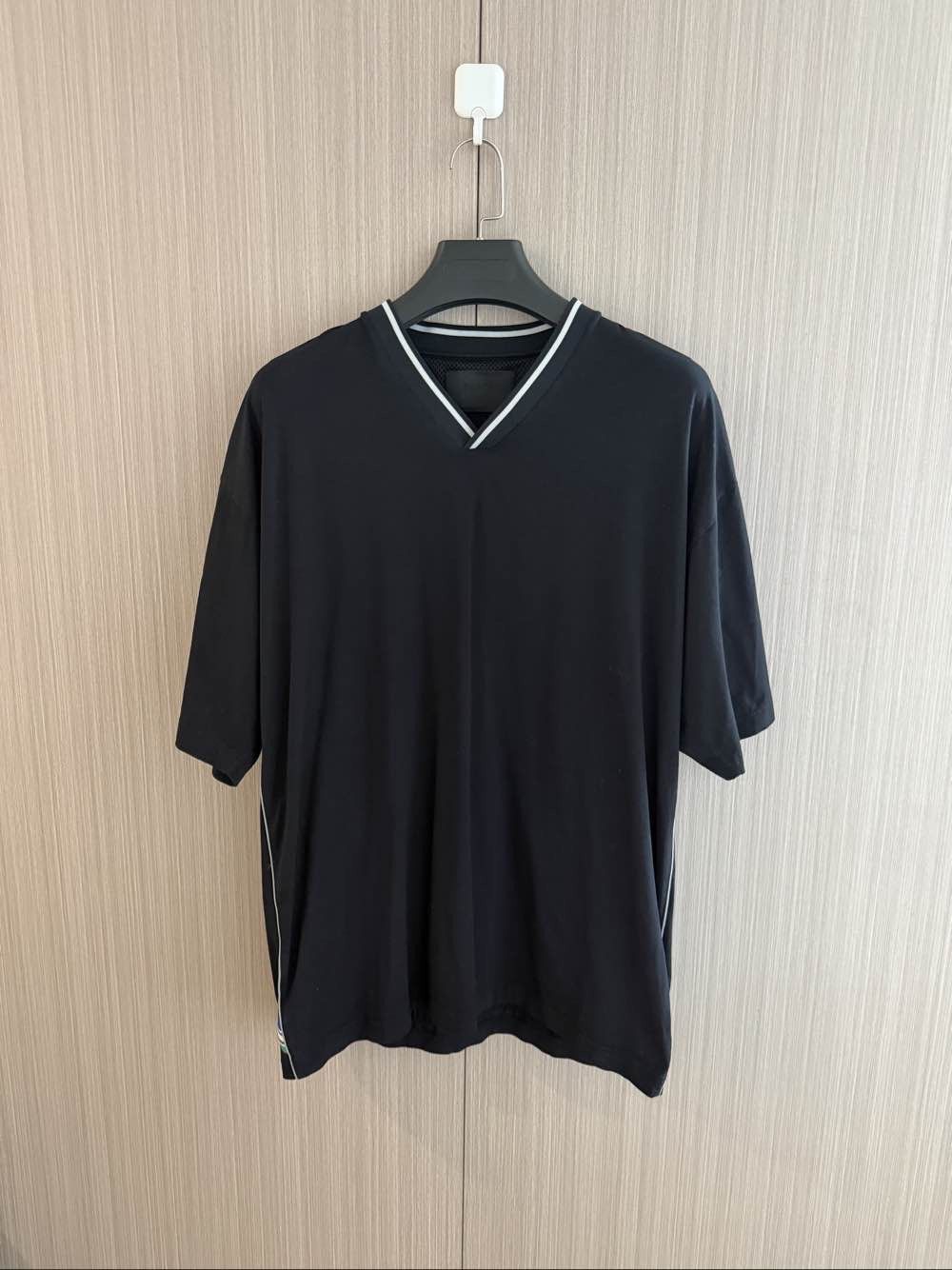 Prada Prada Contrast Trim V-Neck T-Shirt XXL Size US XXL / EU 58 / 5 - 1 Thumbnail