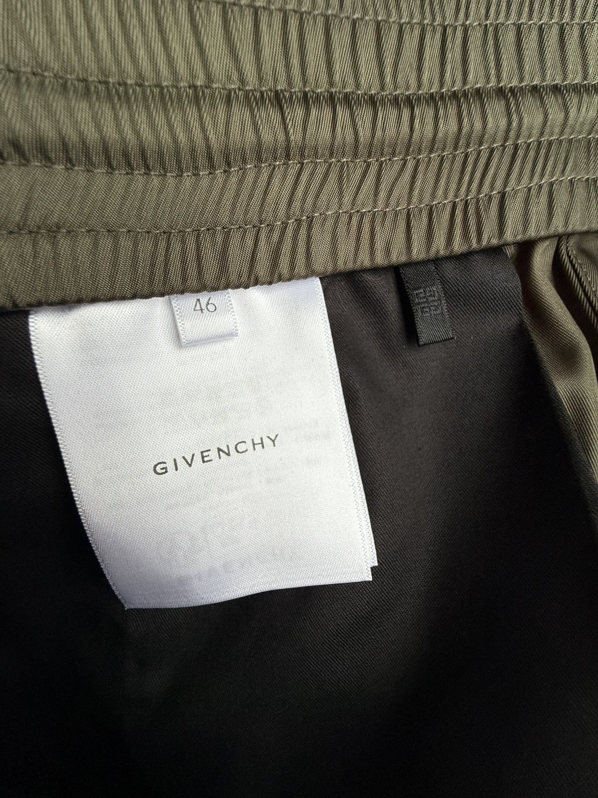 Givenchy SS24 $1.15k 🤑 Givenchy logo nylon baggy track shorts 46 Size US 30 / EU 46 - 19 Thumbnail