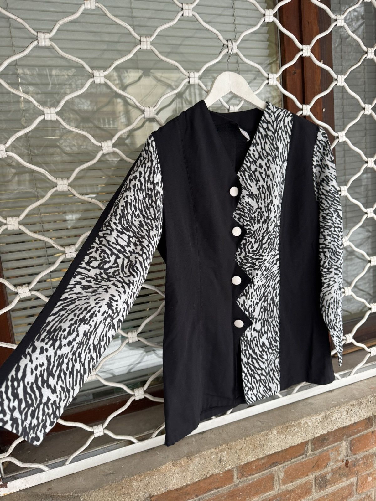 Vintage 80s blazer black and white vintage blazer size zebra print Size M / US 6-8 / IT 42-44 - 7 Thumbnail