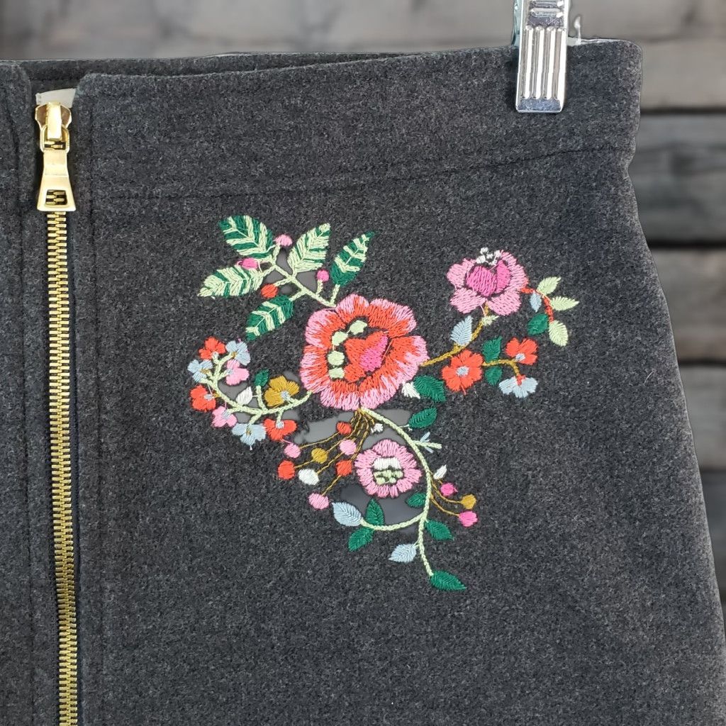 Loft LOFT Ann Taylor Womens Skirt Sz 4 Gray Pink Floral Embroidered Zip Front Short Pencil 4 Womens Size 27" / US 4 / IT 40 - 1 Thumbnail