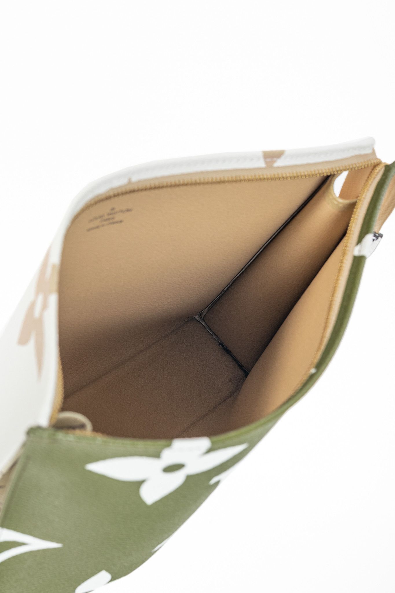 Louis Vuitton Louis Vuitton Khaki Monogram Giant Toiletry Pouch 26 Size ONE SIZE - 10 Thumbnail