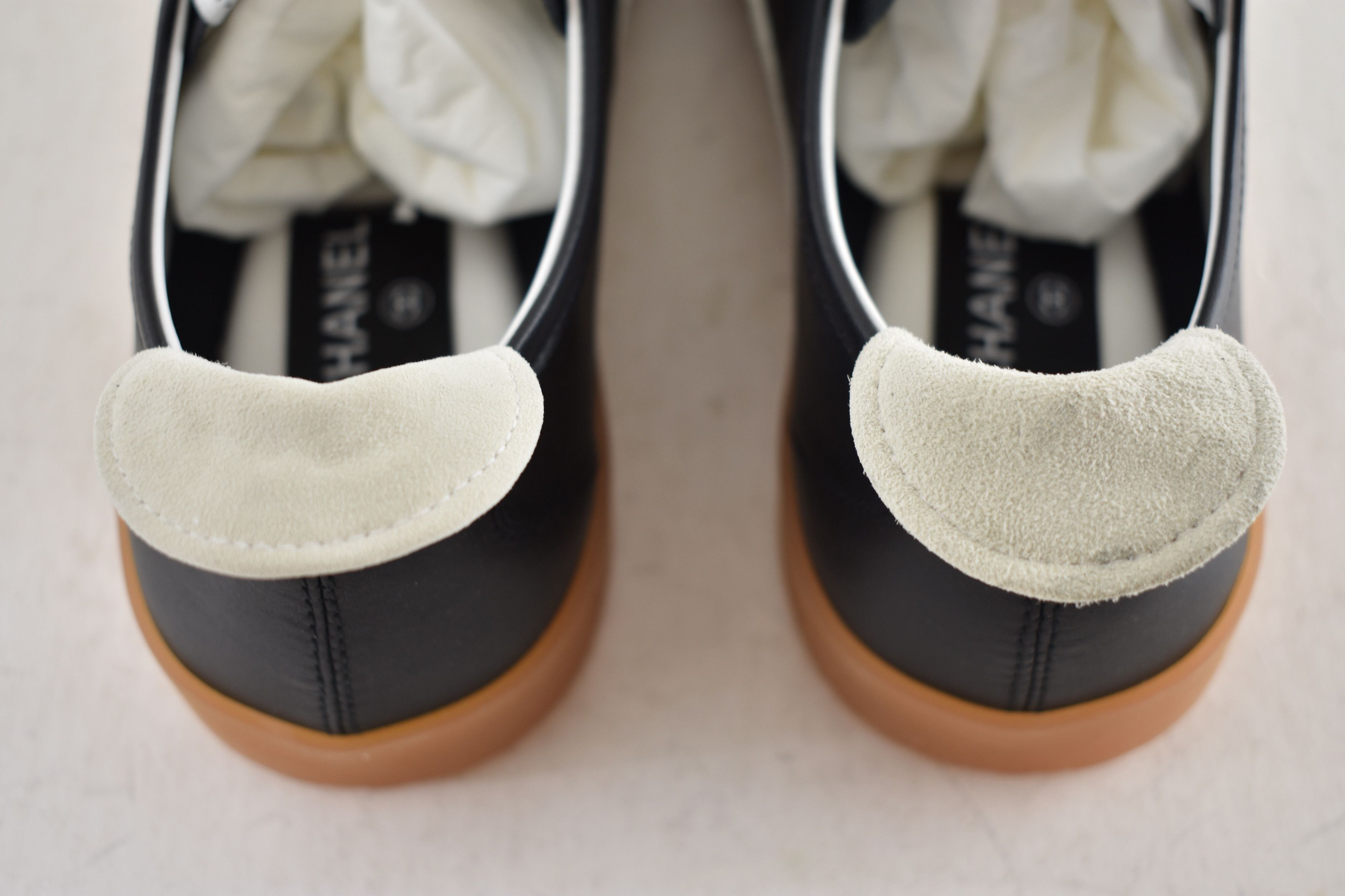 Chanel 26P White Leather Suede CC Logo Runner Trainer Sneaker 39 Size US 9 / IT 39 - 18 Thumbnail