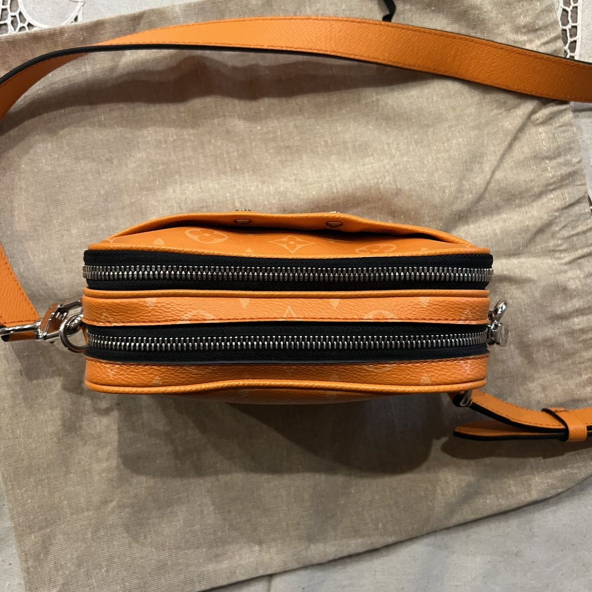 Louis Vuitton Louis Vuitton Alpha Wearable Wallet Size ONE SIZE - 4 Thumbnail