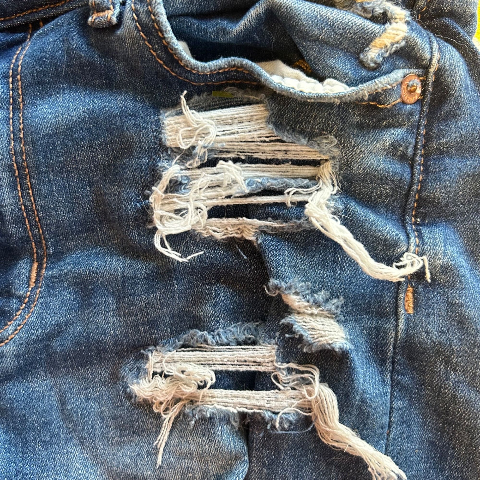 American Eagle Outfitters American Eagle High V-Rise Shortie Distressed Denim Shorts 2 Size 26" / US 2 / IT 38 - 5 Thumbnail