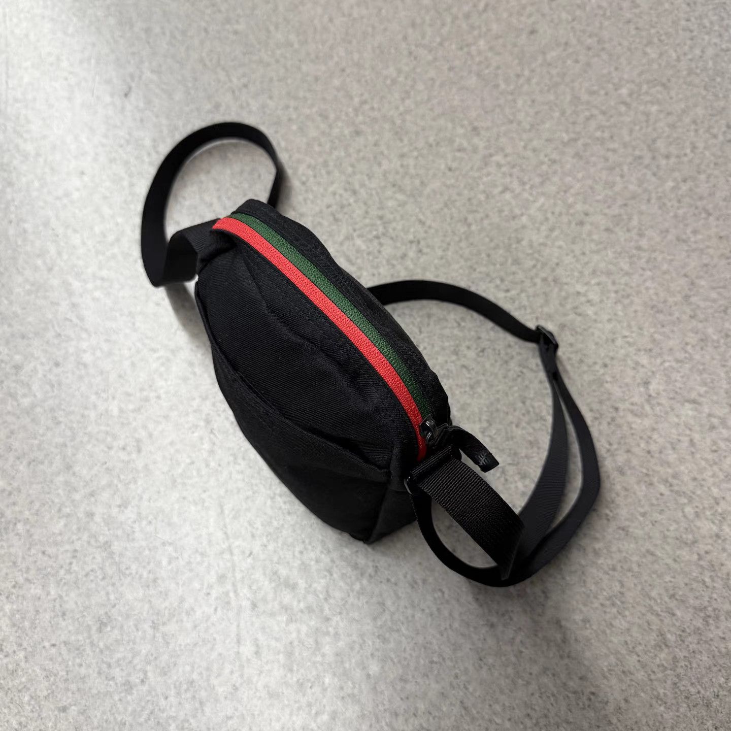 Nike Nike x Undefeated Red & Green Stripe Sling Bag K15 Size ONE SIZE - 5 Thumbnail