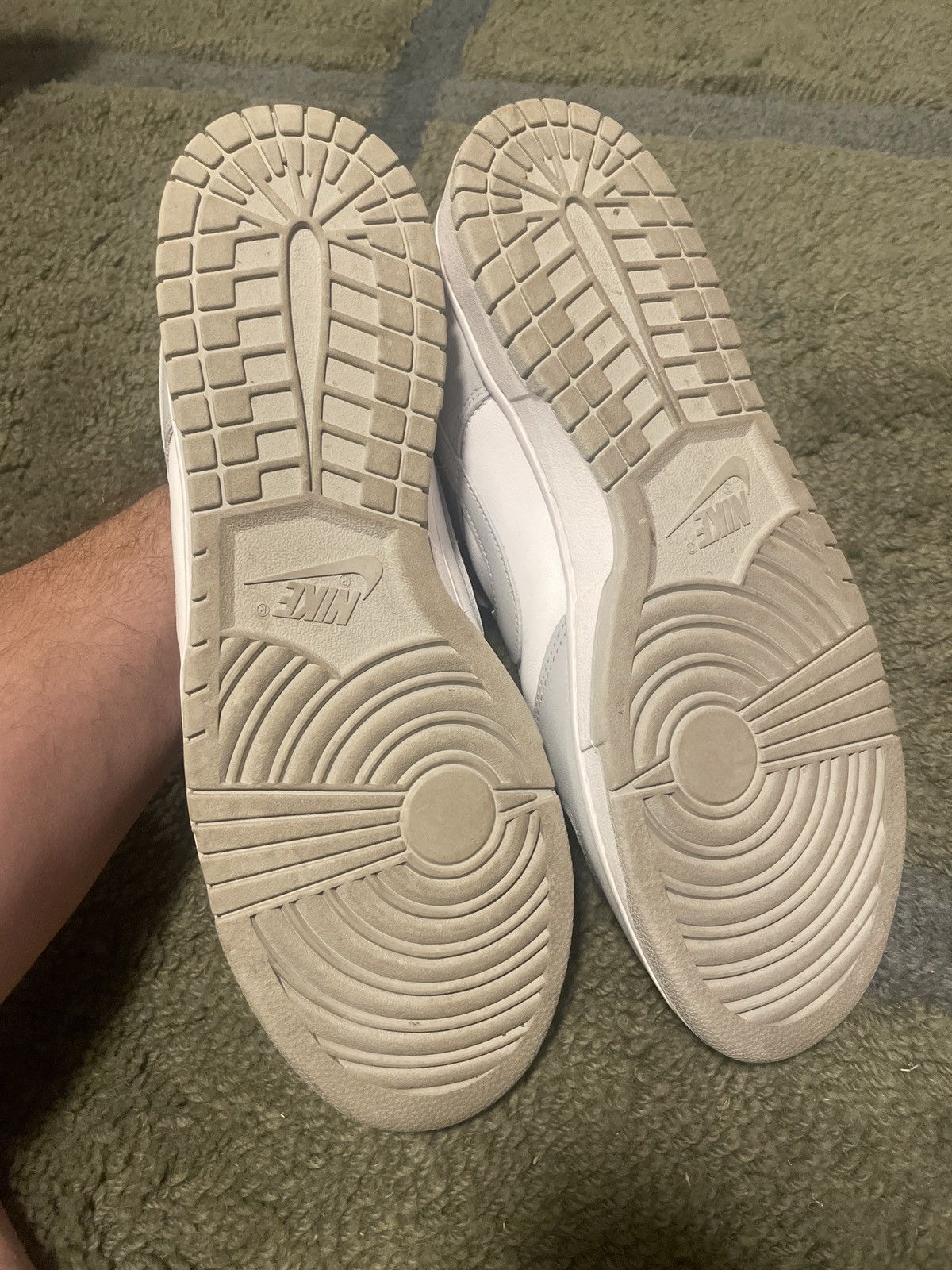Nike Excellent Condition Wolf Grey and White Low Dunk in Size 13 Size US 13 / EU 46 - 3 Thumbnail