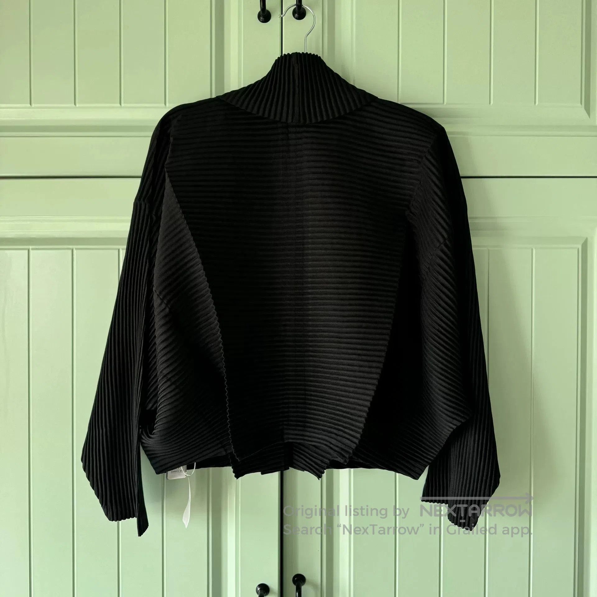 Issey Miyake ISSEY MIYAKE Black Pleated Coat. Size M / US 6-8 / IT 42-44 - 2 Thumbnail