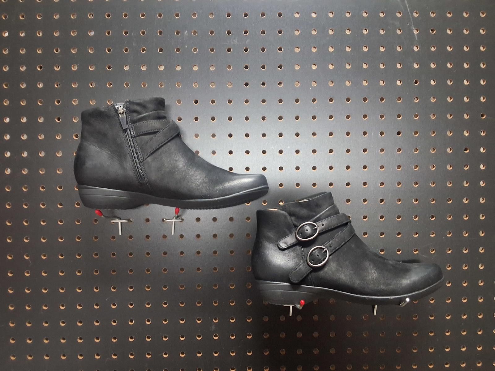 Unknown London Chic Black Ankle Boots - Grab 'Em Before They're Gone! Size US 7.5 / IT 37.5 - 1 Thumbnail