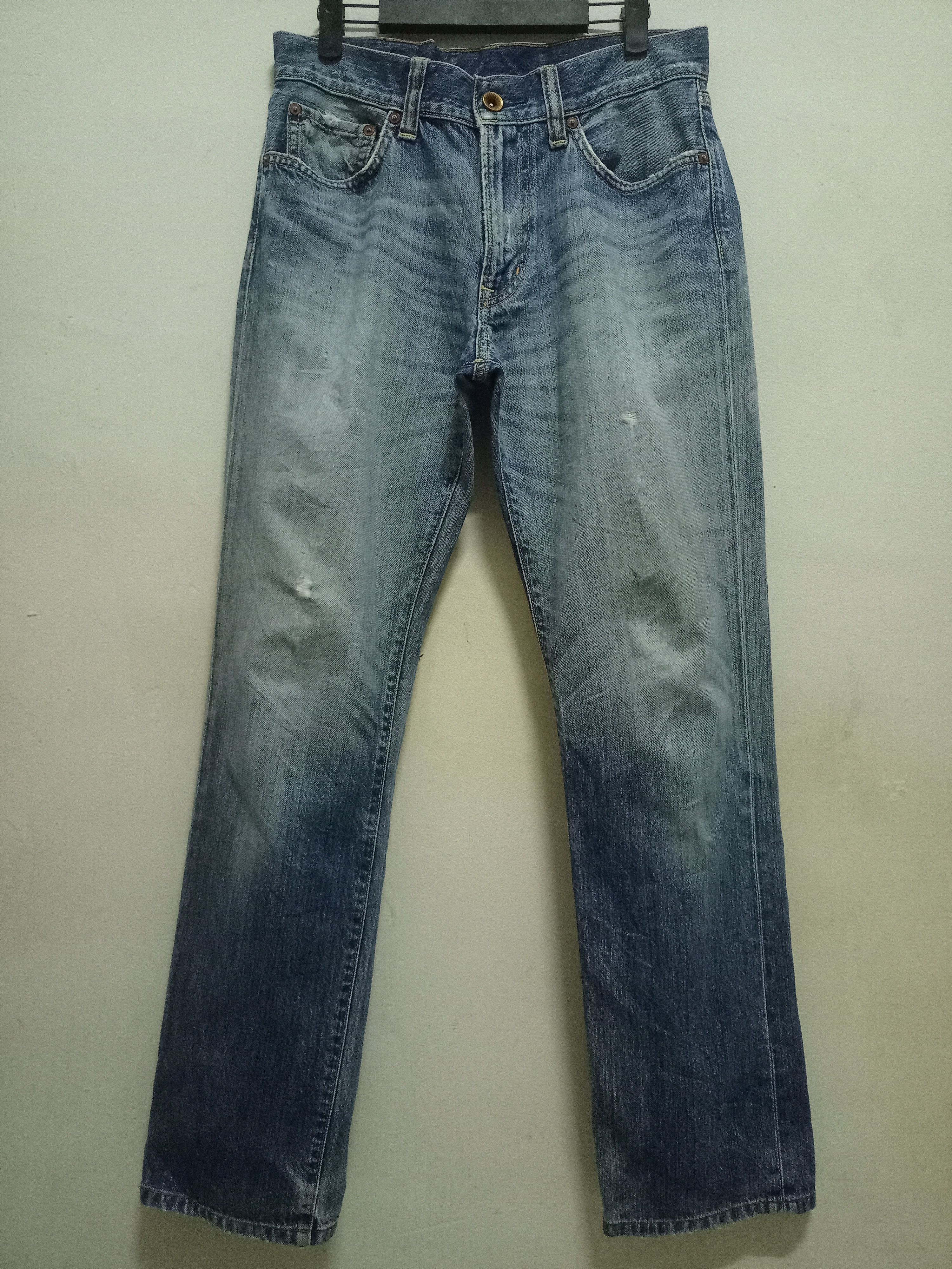 image of Vintage Uniqlo Blue Wash V Stitch Distressed Loose Jeans, Men's (Size 30)