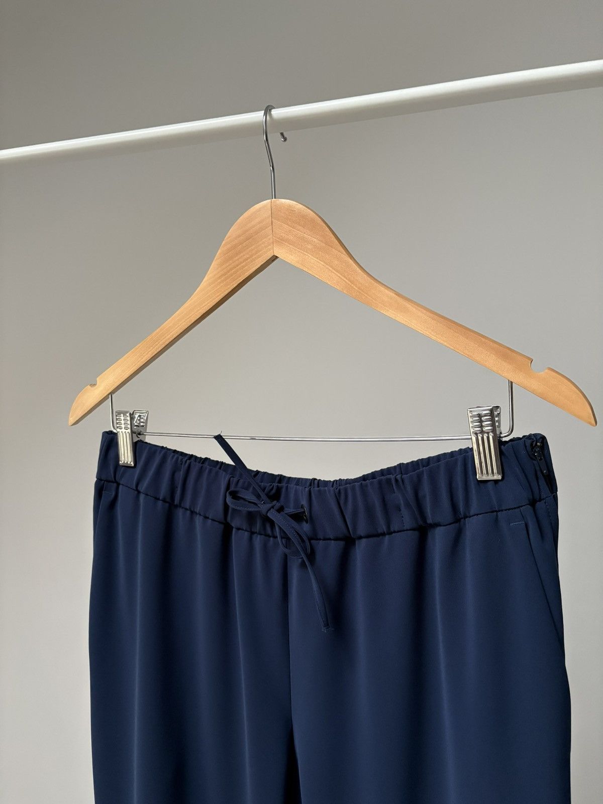 Akris Akris Punto Navy Blue Elastic Waist Tapered Pants Size US 12 Size 34" / US 12 / IT 48 - 2 Thumbnail