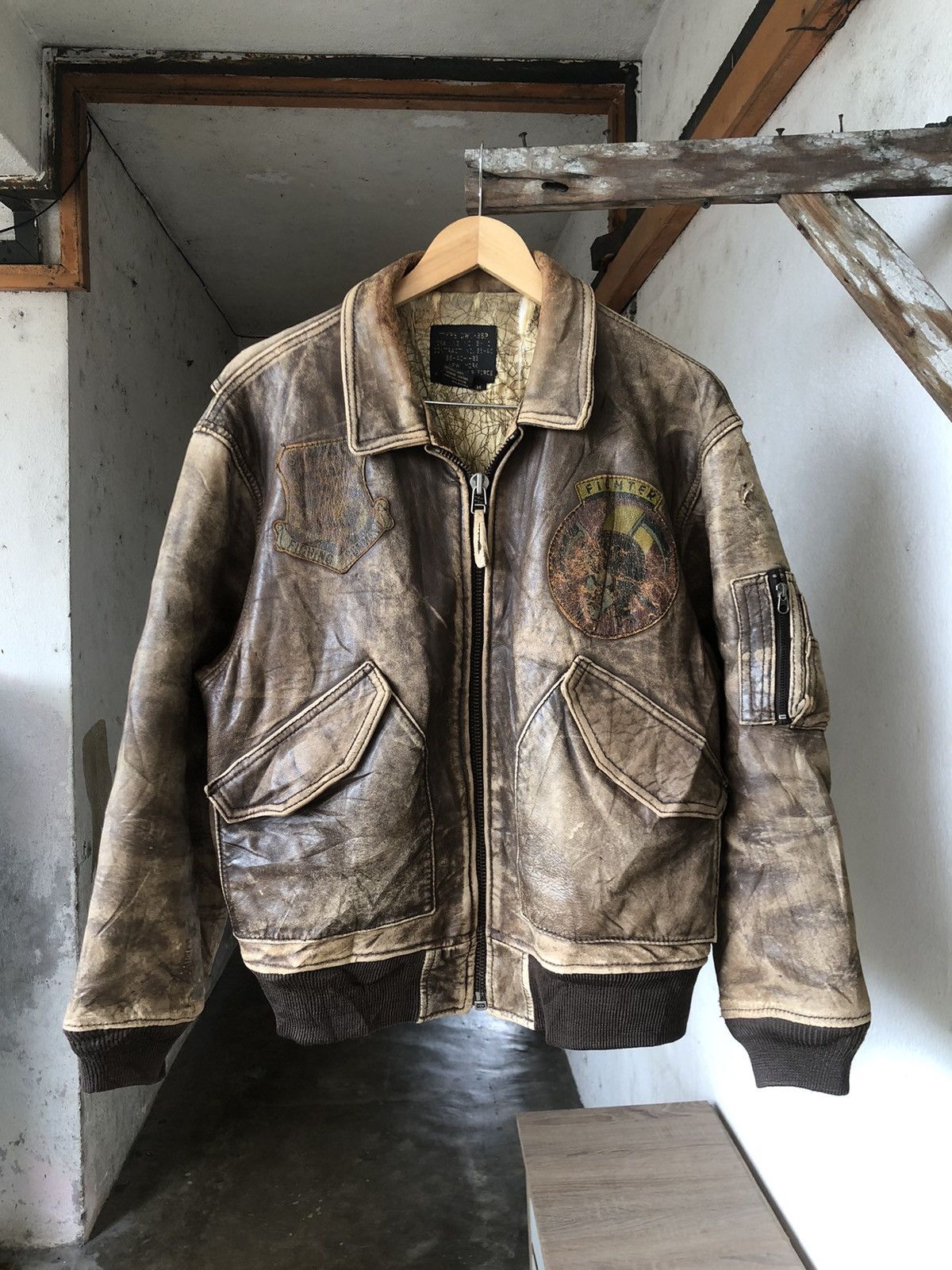 Vintage Vintage Us Air Force Distressed Flying Leather Jacket Size US M / EU 48-50 / 2 - 1 Thumbnail