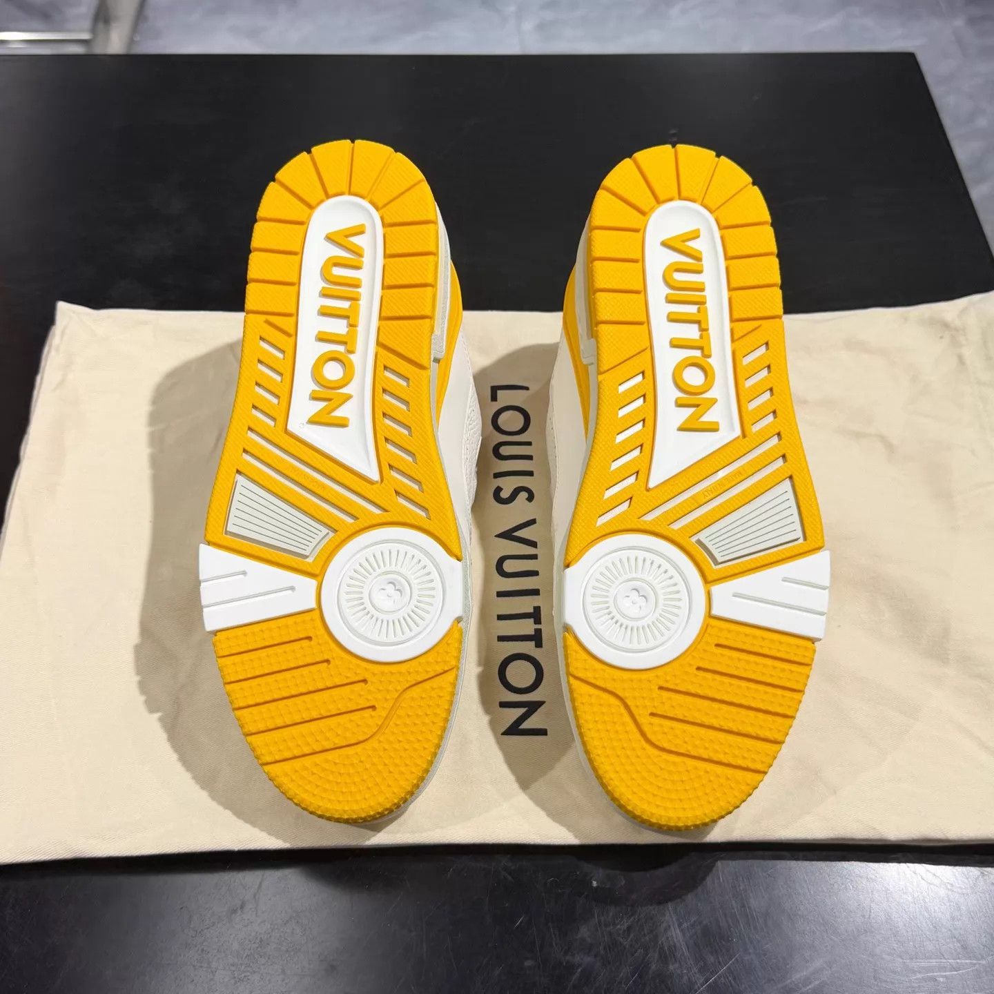 Louis Vuitton Louis Vuitton Trainer White-Yellow Colorblock Sneaker 40 Size US 7 / EU 40 - 5 Thumbnail