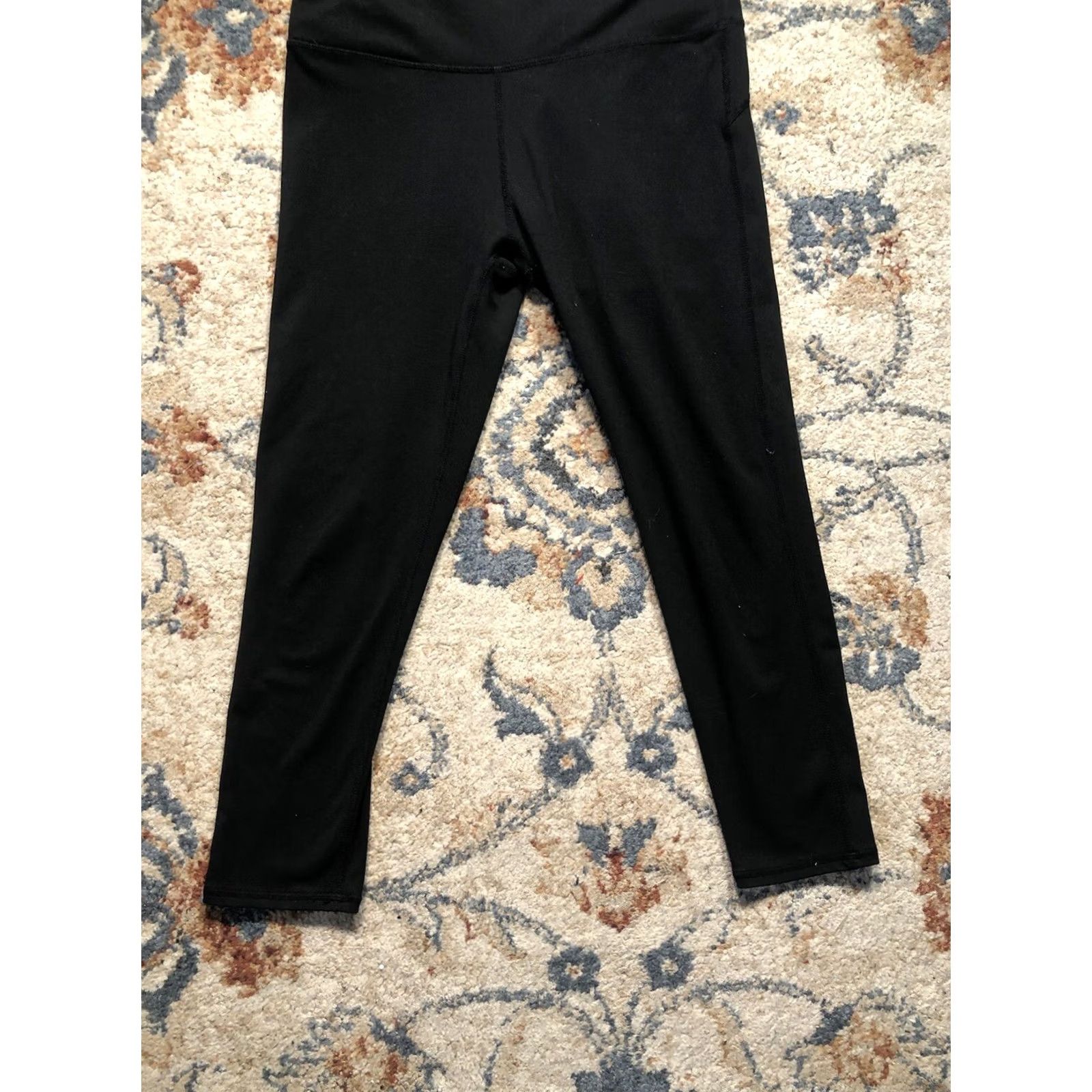 Fabletics VINTAGE Fabletics Women's Athletic Leggings Black Mid Rise Cropped Length XS Footwear? Size 26" / US 2 / IT 38 - 3 Thumbnail
