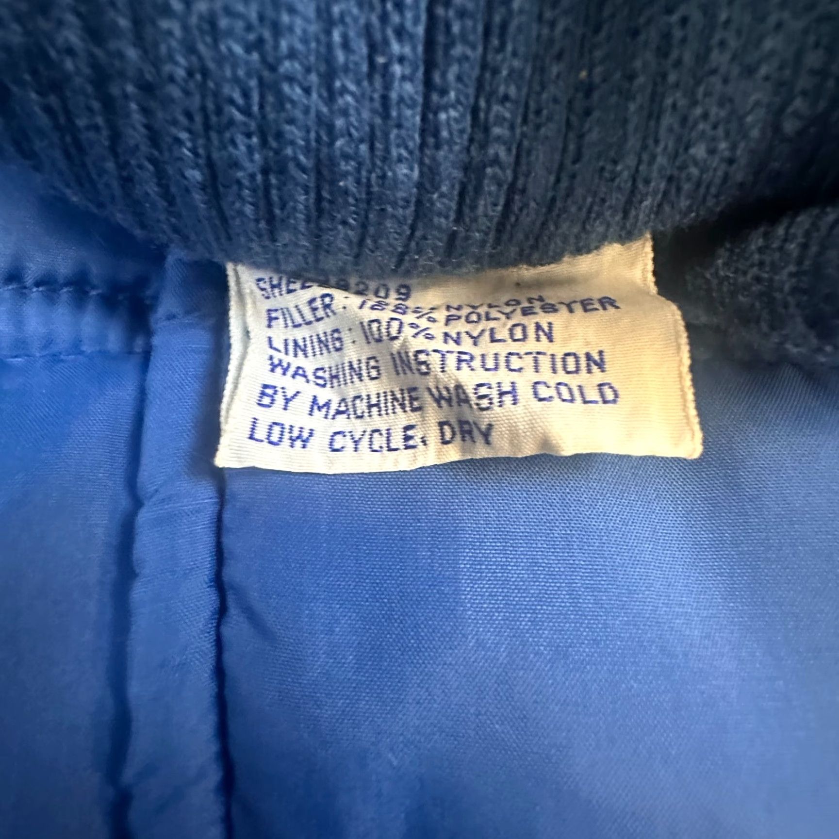 Vintage VINTAGE Alpine Ski Blue Puffer Vest Mens M Size Blue Nylon Snap Warm Quilted Lined Stand-Up Collar Casual Outdoor Sportsman Ski Size US M / EU 48-50 / 2 - 6 Thumbnail