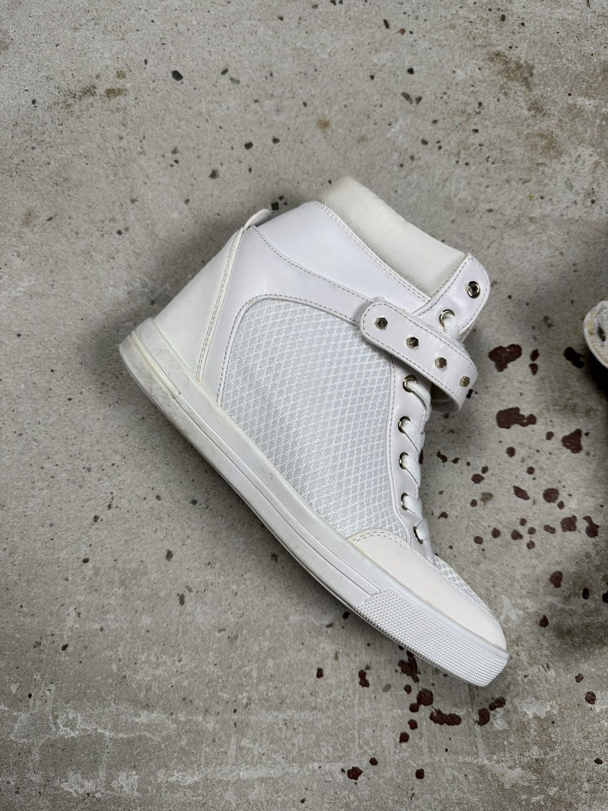 Guess Vintage Y2K Guess White High Top Sneakers Avant Garde suede Size US 9.5 / IT 39.5 - 2 Thumbnail